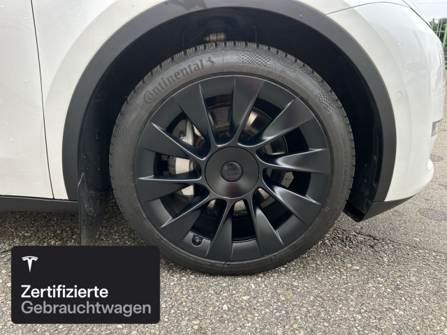 TESLA Model Y Long Range AWD-image-10