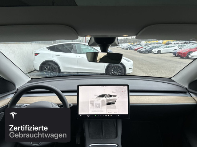 TESLA Model Y Long Range AWD-image-14