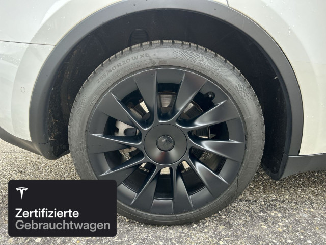 TESLA Model Y Long Range AWD-image-9