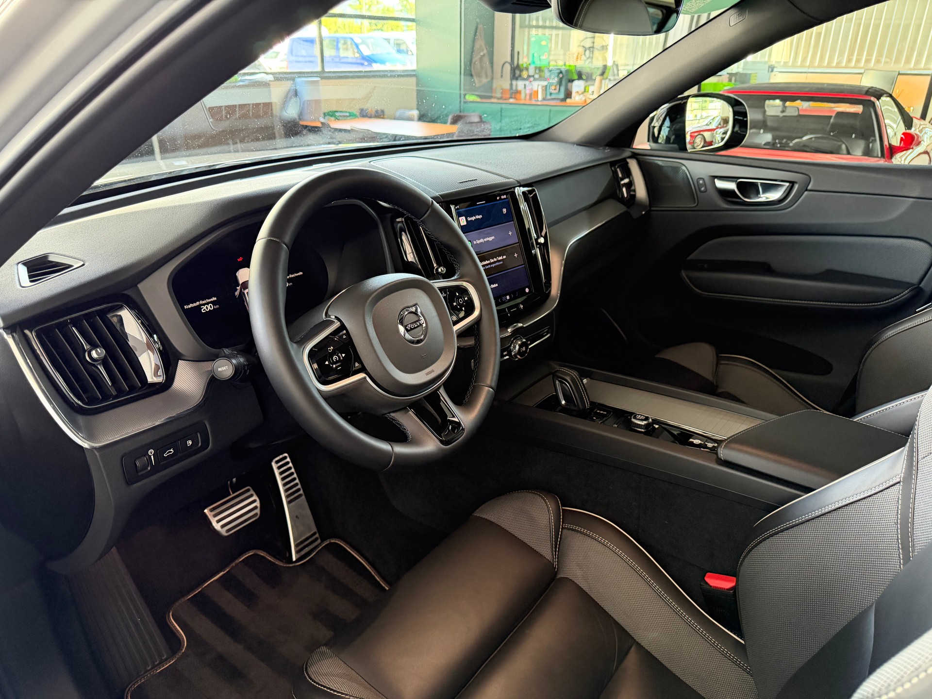 VOLVO XC60 T6 eAWD PluginHybrid R-Design Geartronic-image-15
