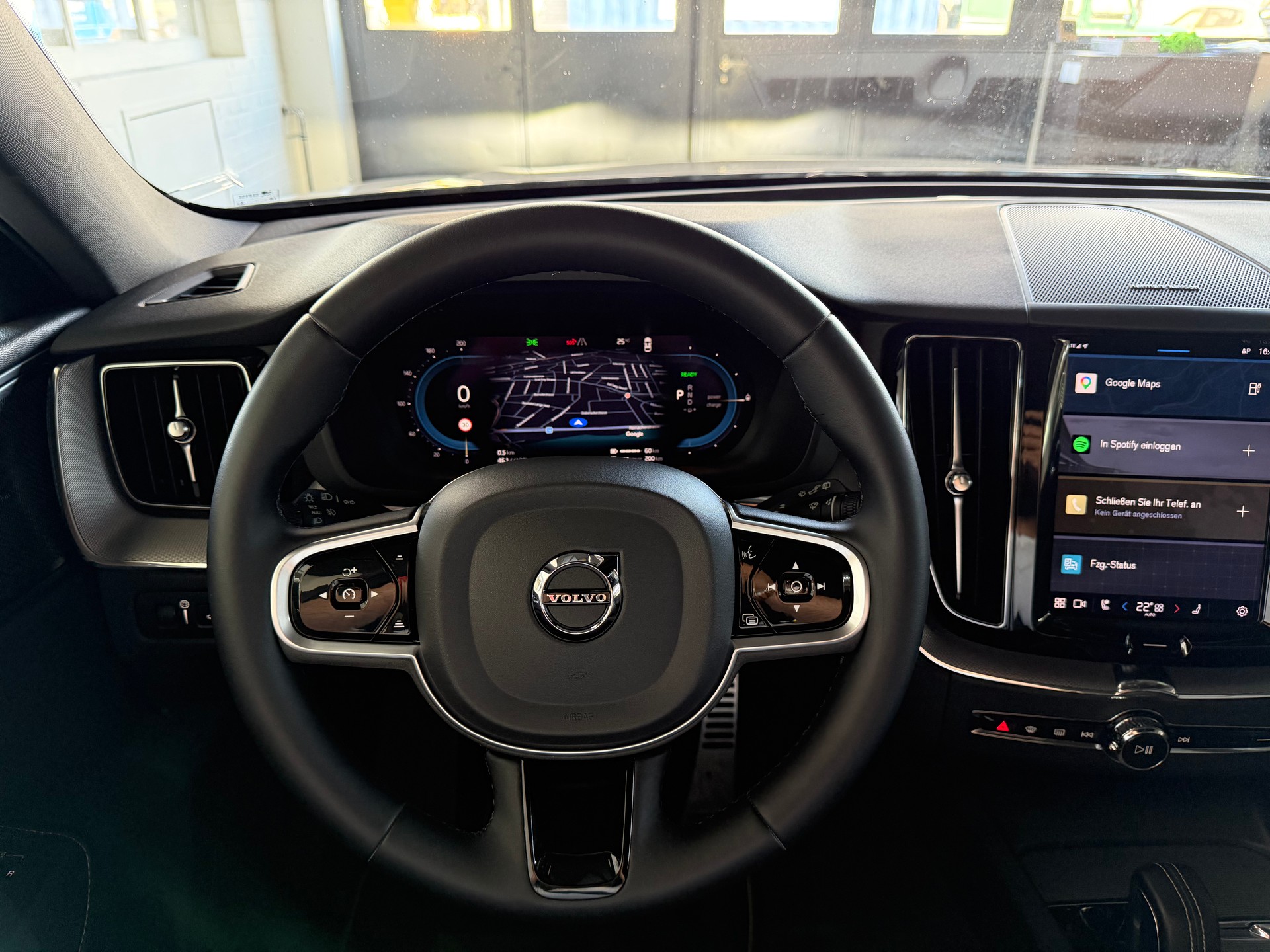 VOLVO XC60 T6 eAWD PluginHybrid R-Design Geartronic-image-18
