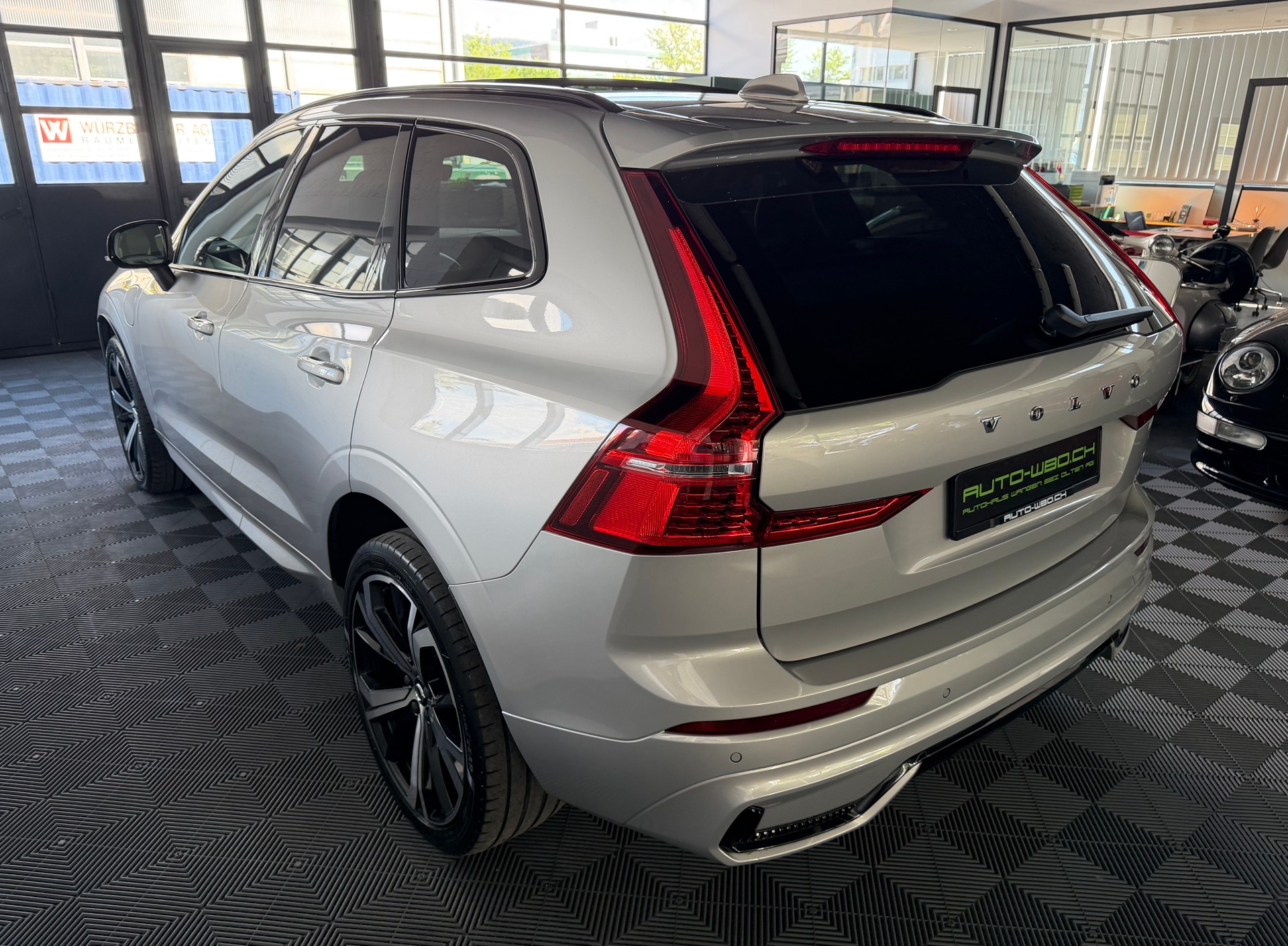 VOLVO XC60 T6 eAWD PluginHybrid R-Design Geartronic-image-4