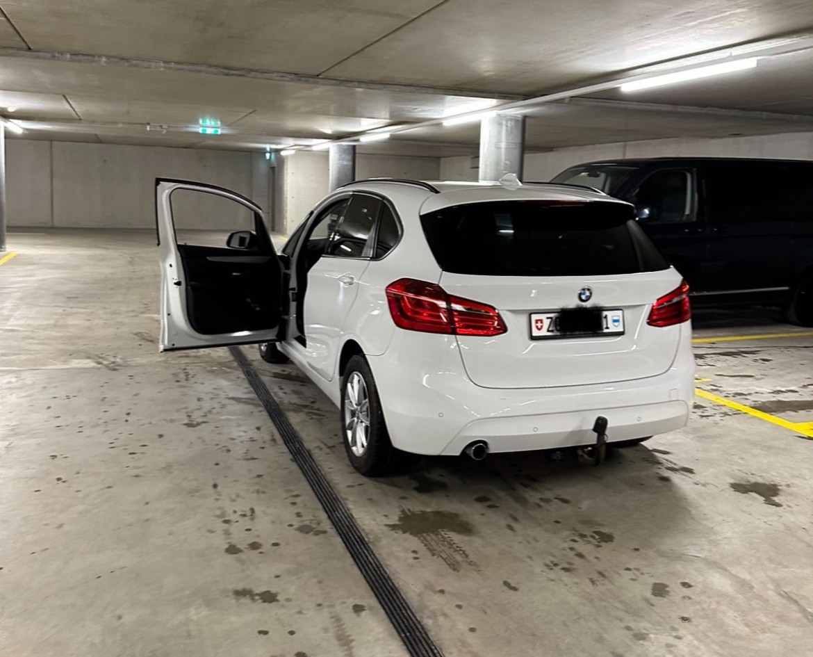 BMW 218d-image-1