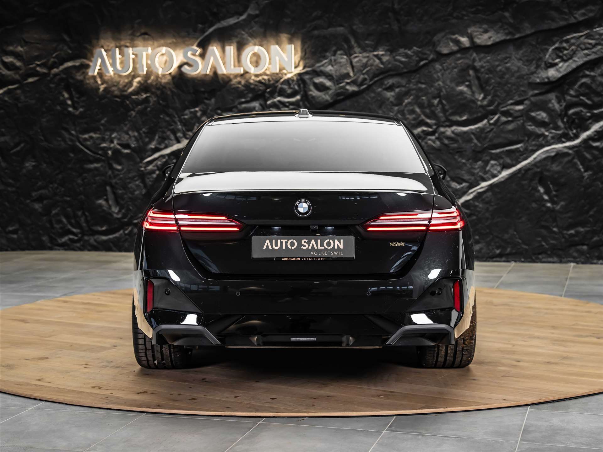 BMW 520i M Sport Steptronic *Werksgarantie* 21" Felgen* Head Up Display*Sitzbelüftung*360° Kamera*-showroom-element-3