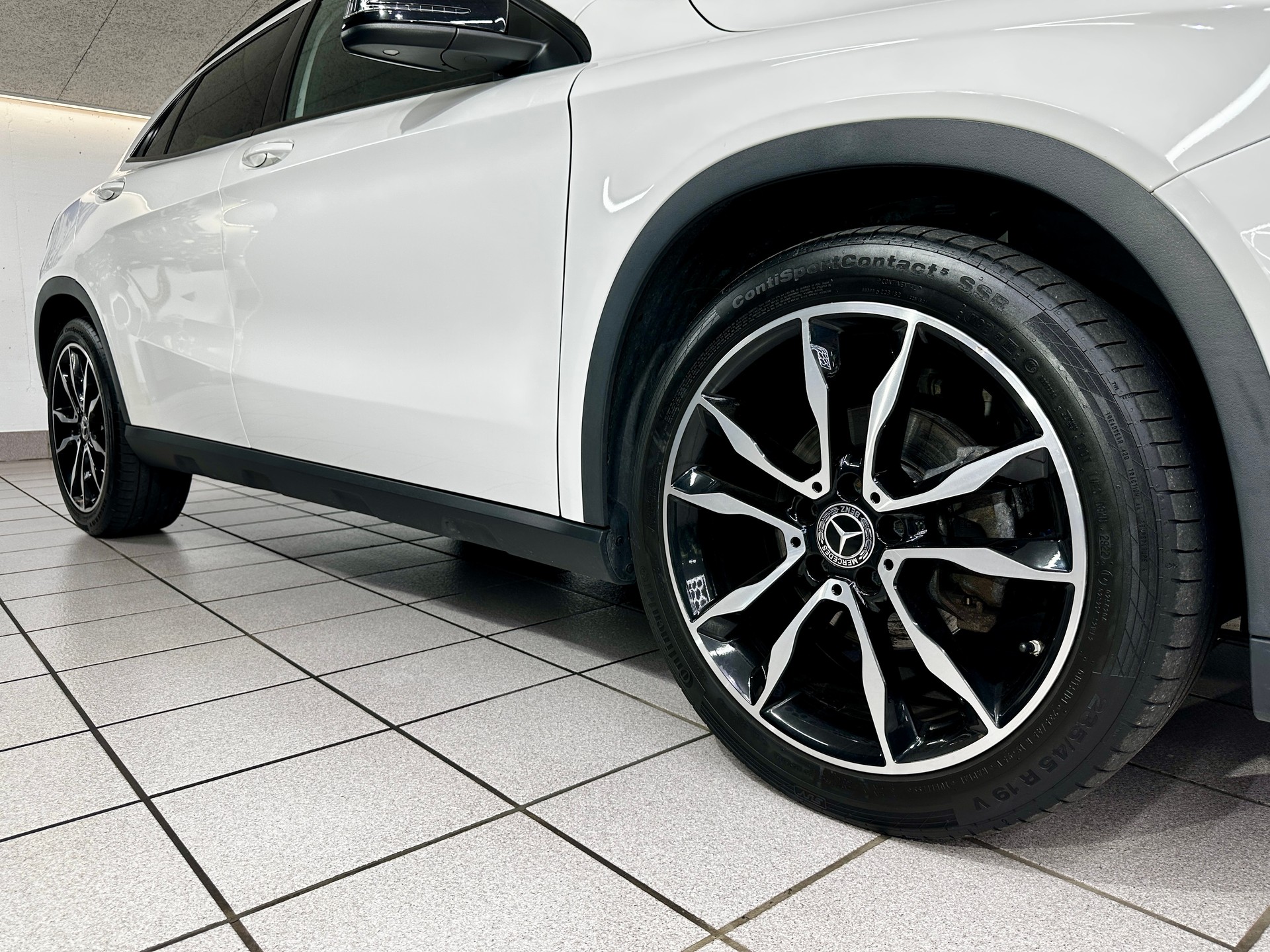 MERCEDES-BENZ GLA 200 d Swiss Star Edition Urban 4Matic 7G-DCT-image-10