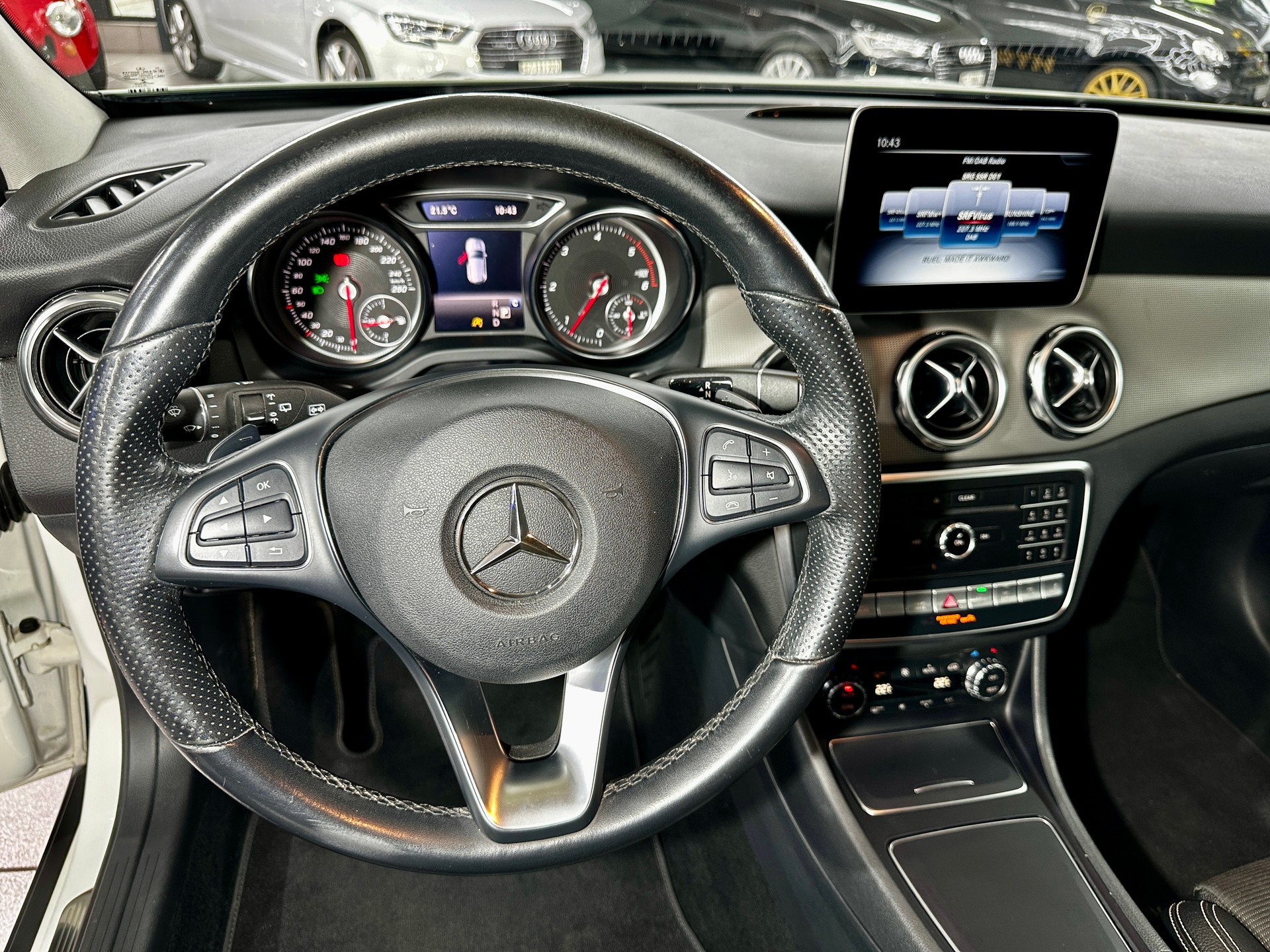 MERCEDES-BENZ GLA 200 d Swiss Star Edition Urban 4Matic 7G-DCT-image-15