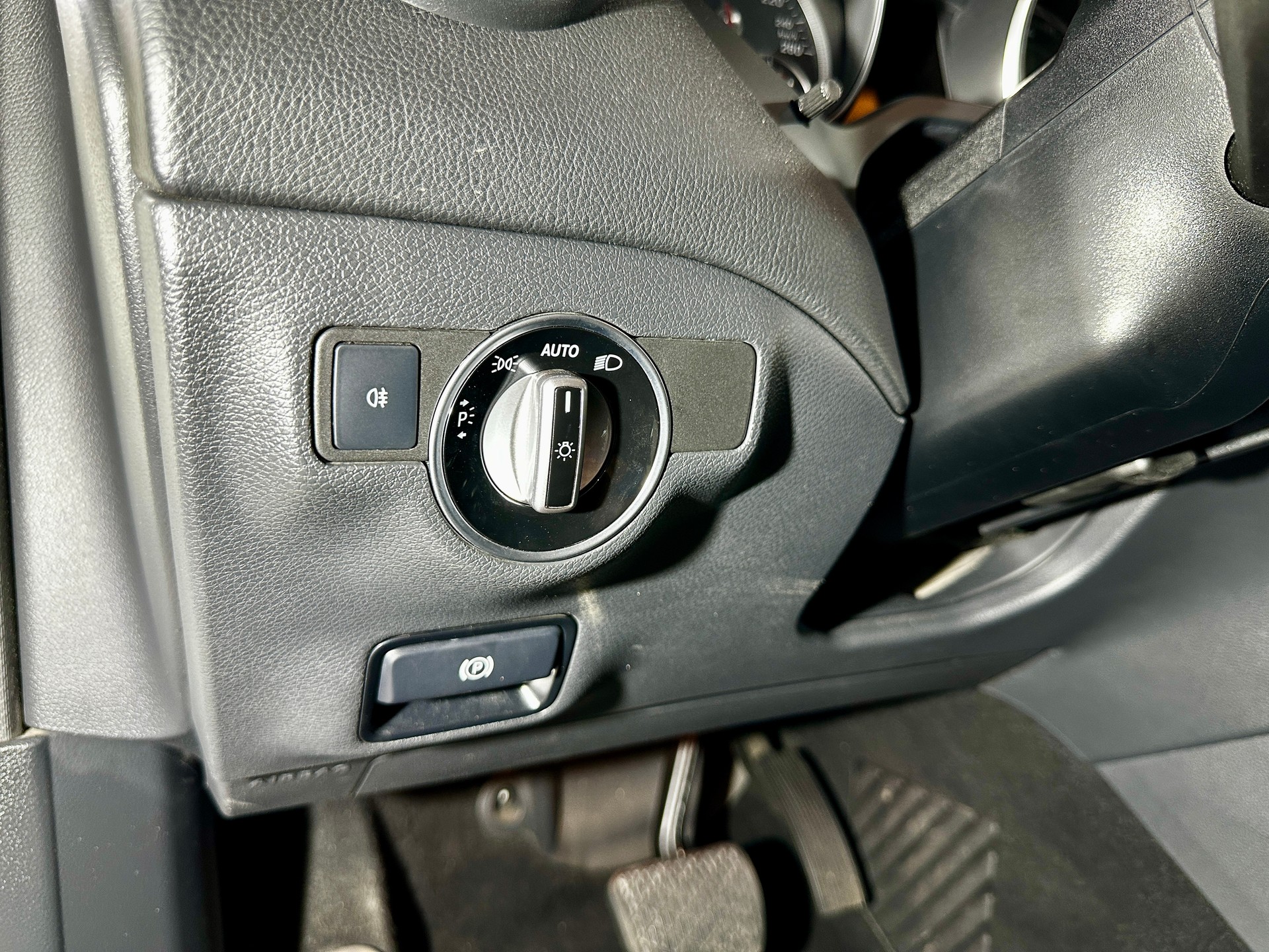 MERCEDES-BENZ GLA 200 d Swiss Star Edition Urban 4Matic 7G-DCT-image-27