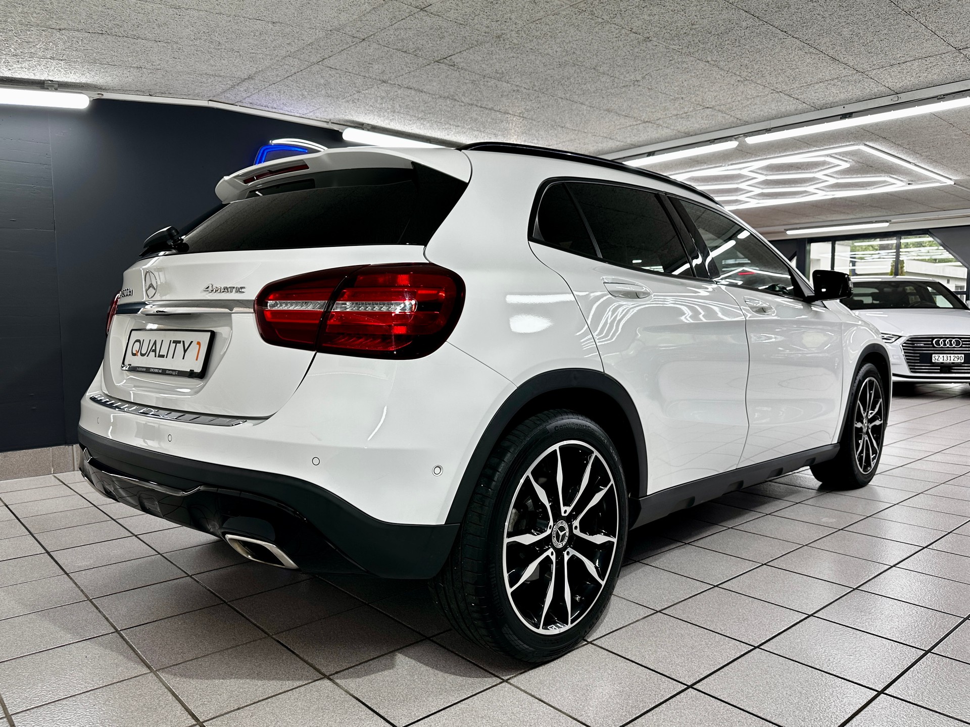 MERCEDES-BENZ GLA 200 d Swiss Star Edition Urban 4Matic 7G-DCT-showroom-element-2