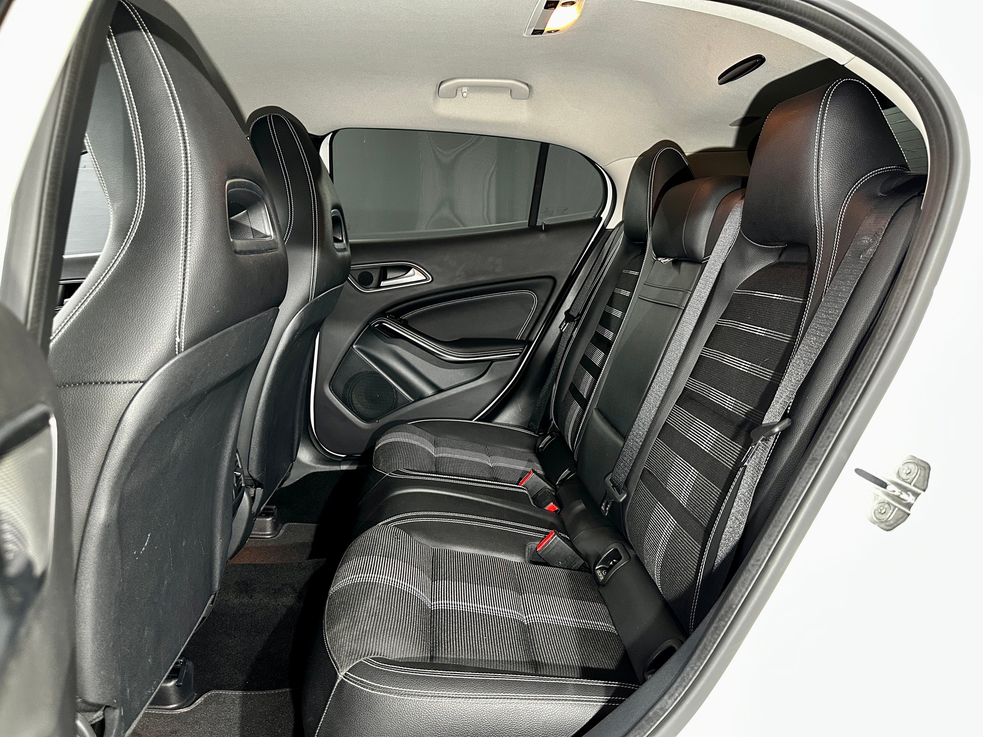 MERCEDES-BENZ GLA 200 d Swiss Star Edition Urban 4Matic 7G-DCT-image-29