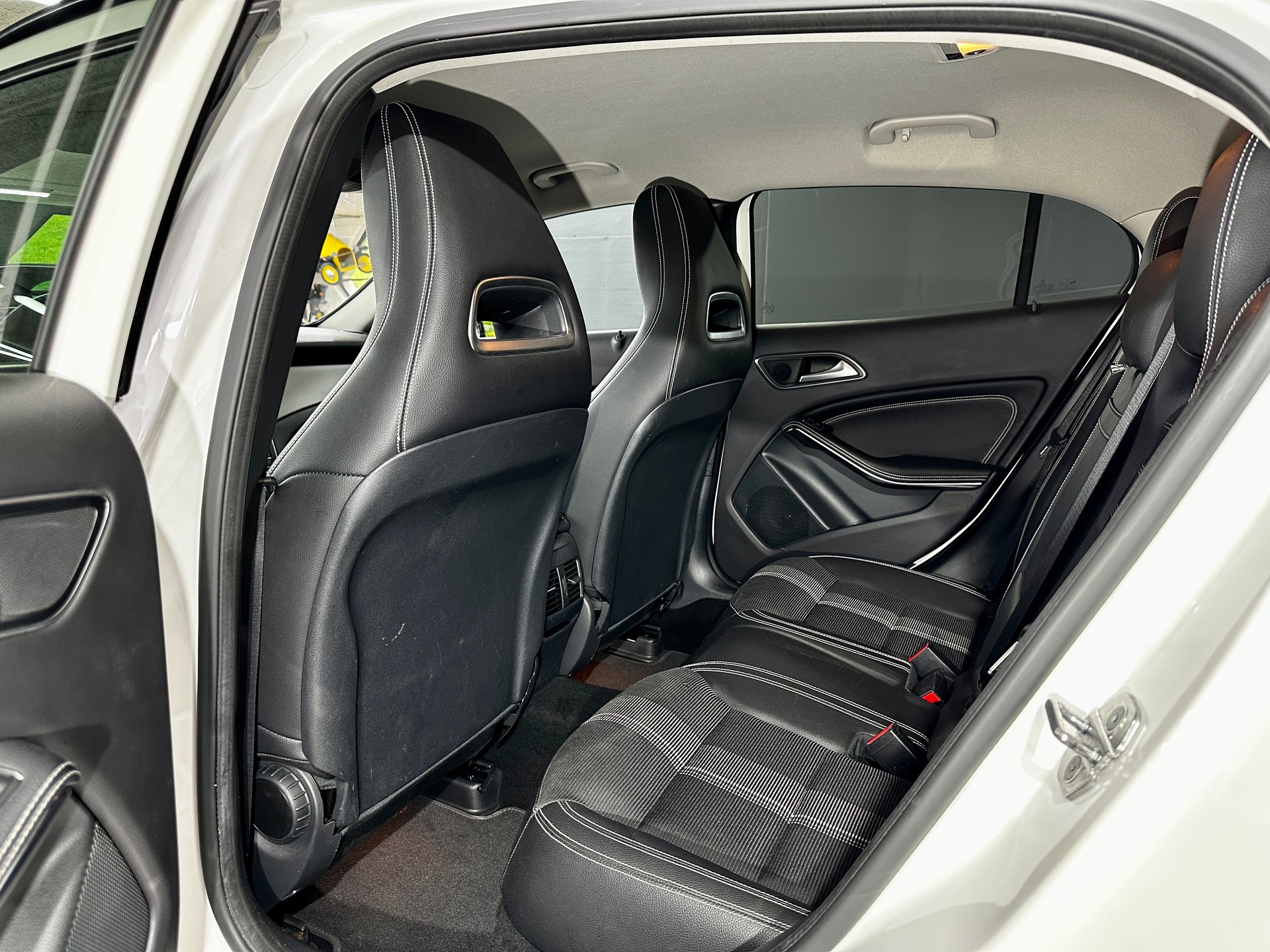 MERCEDES-BENZ GLA 200 d Swiss Star Edition Urban 4Matic 7G-DCT-image-28