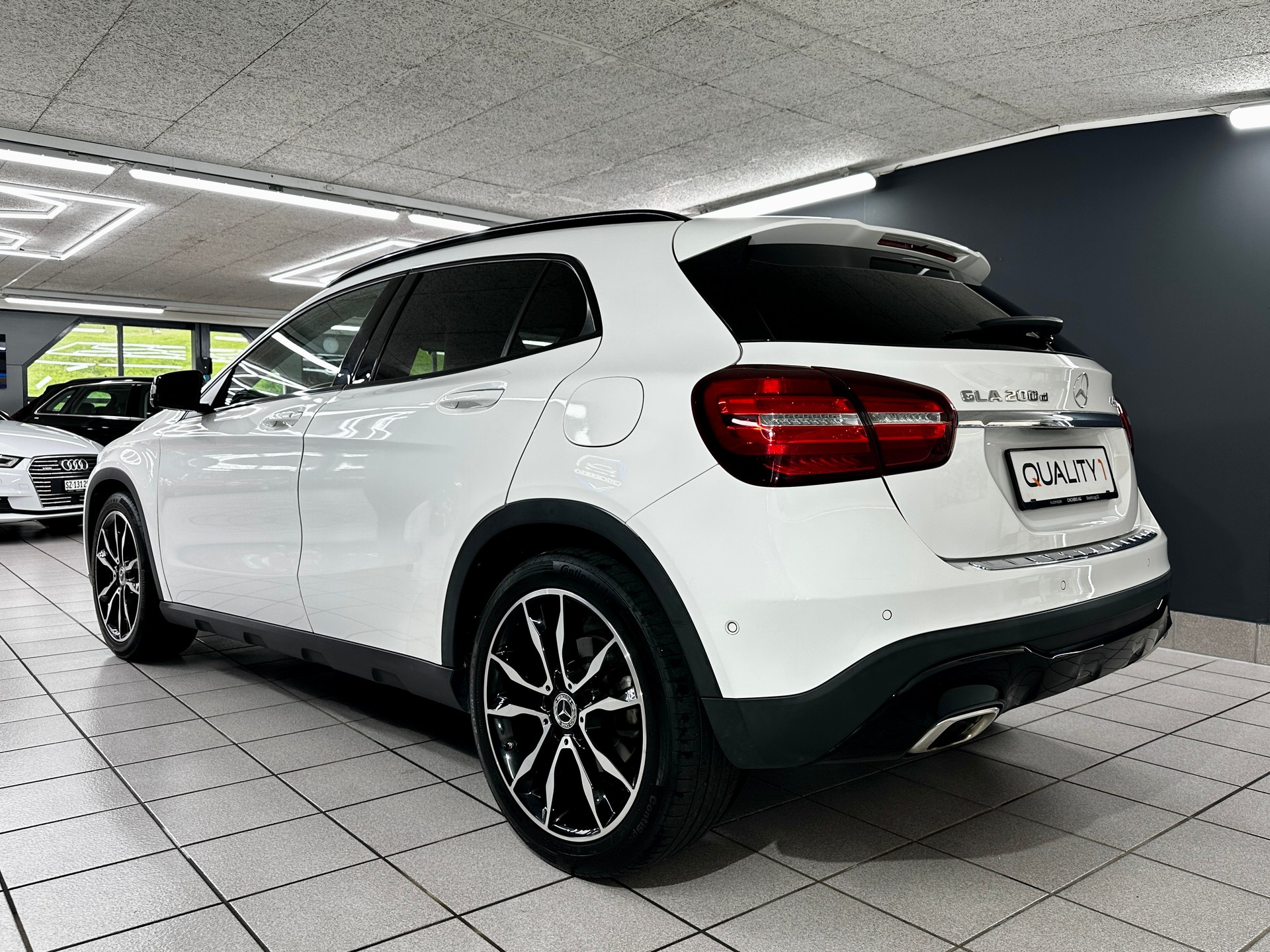 MERCEDES-BENZ GLA 200 d Swiss Star Edition Urban 4Matic 7G-DCT-image-5