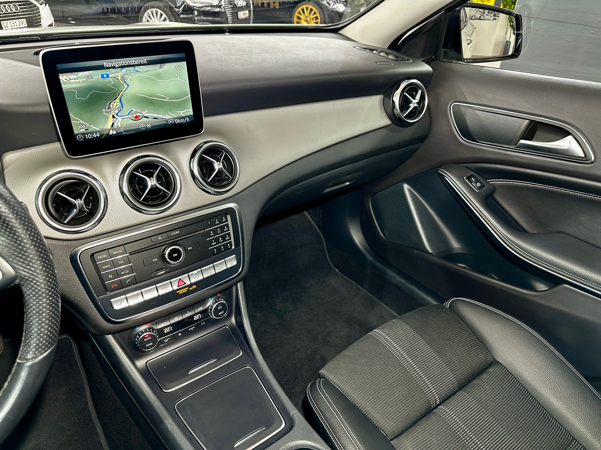 MERCEDES-BENZ GLA 200 d Swiss Star Edition Urban 4Matic 7G-DCT-image-18