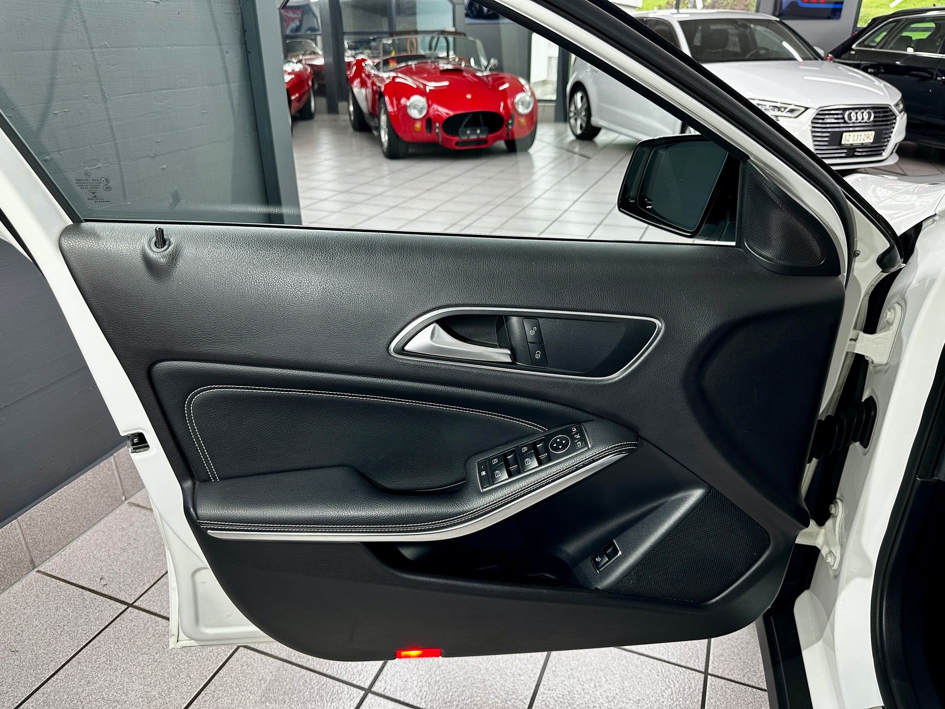 MERCEDES-BENZ GLA 200 d Swiss Star Edition Urban 4Matic 7G-DCT-image-26