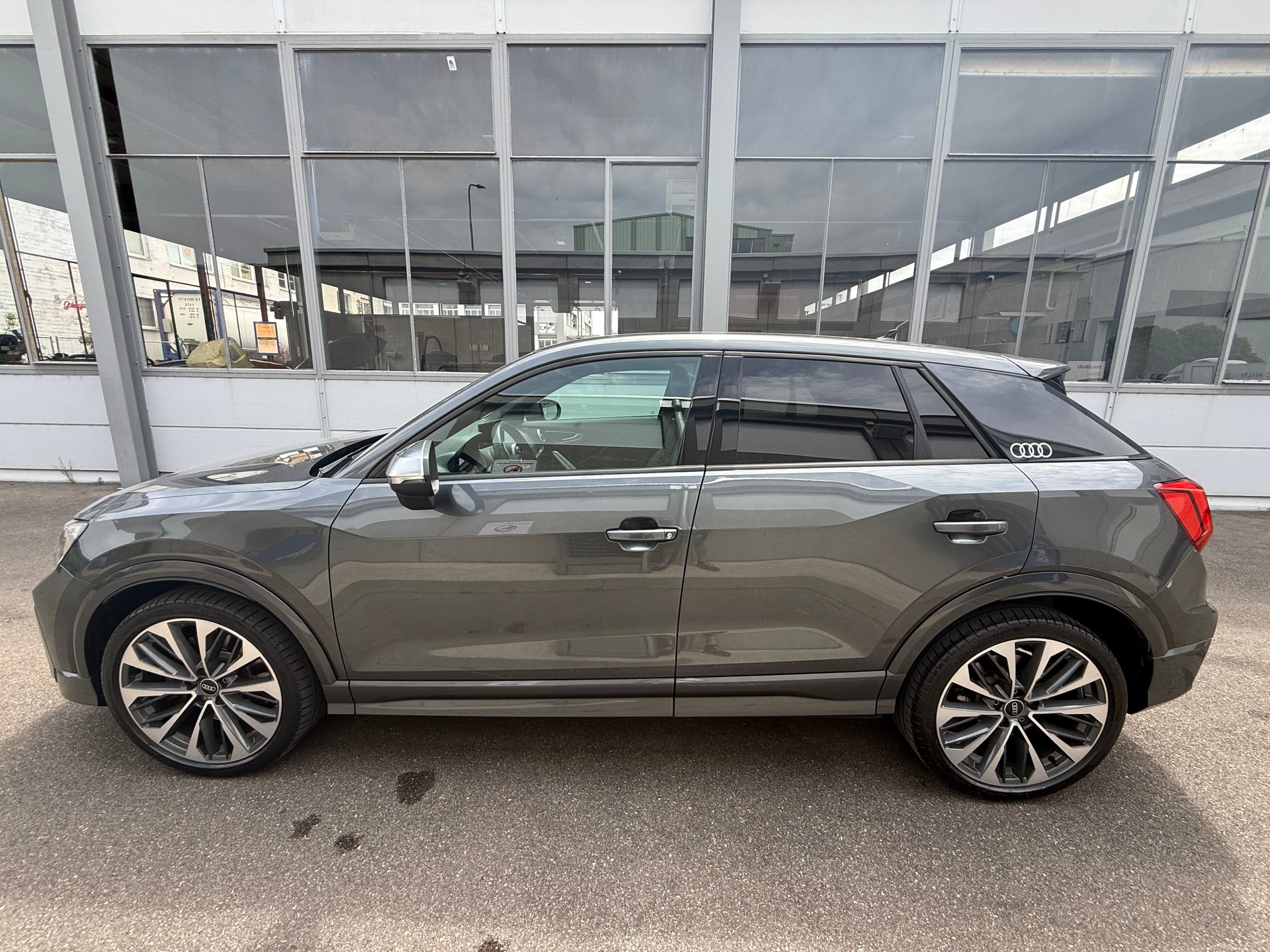 AUDI SQ2 TFSI quattro S-tronic *Frisch ab MFK *Zwei (2) Schlüssel *Keyless-Go-Funktion *8 Fach bereift *Rückfahrkamera *ACC-image-6