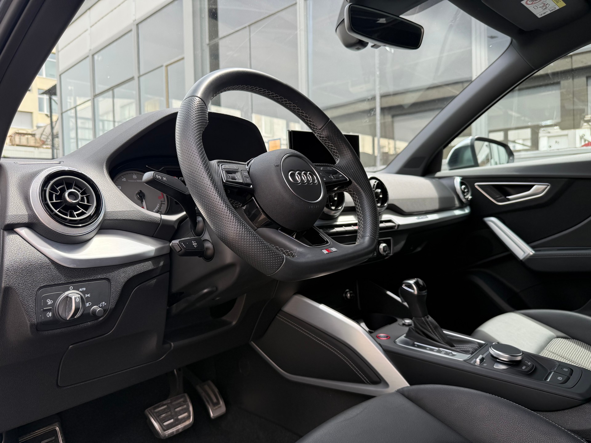 AUDI SQ2 TFSI quattro S-tronic *Frisch ab MFK *Zwei (2) Schlüssel *Keyless-Go-Funktion *8 Fach bereift *Rückfahrkamera *ACC-image-8
