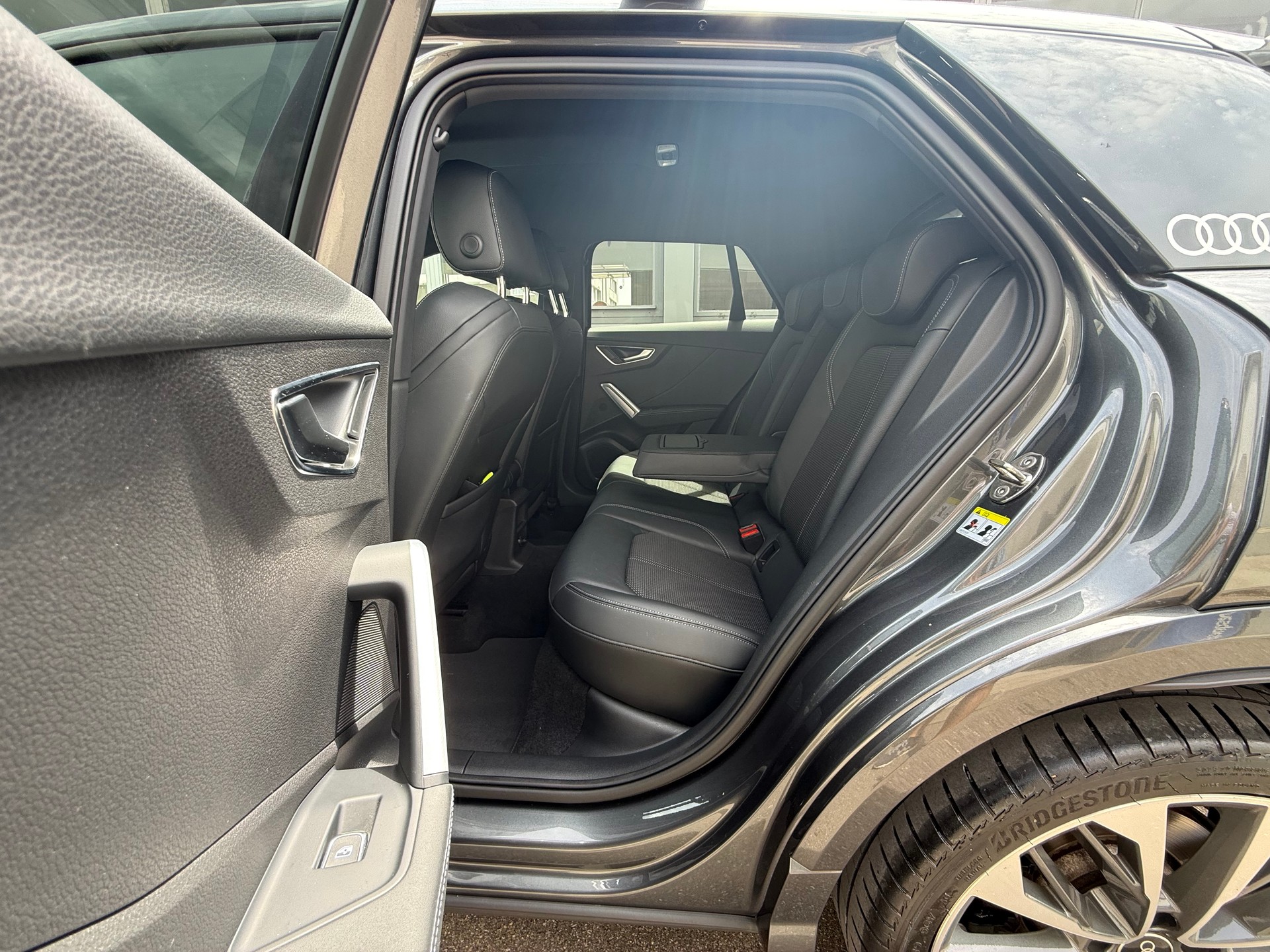 AUDI SQ2 TFSI quattro S-tronic *Frisch ab MFK *Zwei (2) Schlüssel *Keyless-Go-Funktion *8 Fach bereift *Rückfahrkamera *ACC-image-12