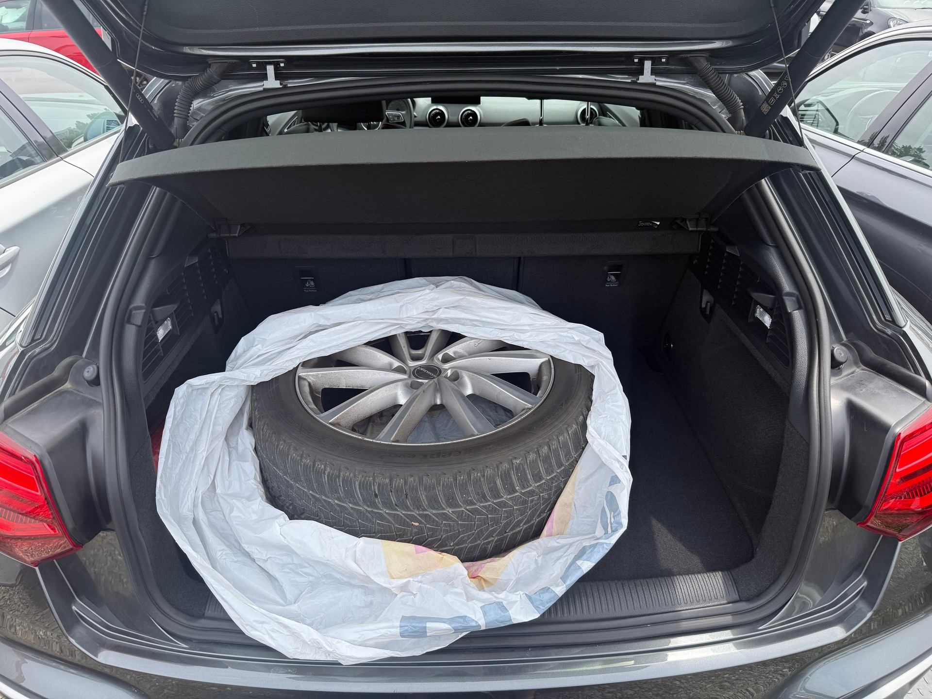 AUDI SQ2 TFSI quattro S-tronic *Frisch ab MFK *Zwei (2) Schlüssel *Keyless-Go-Funktion *8 Fach bereift *Rückfahrkamera *ACC-image-4