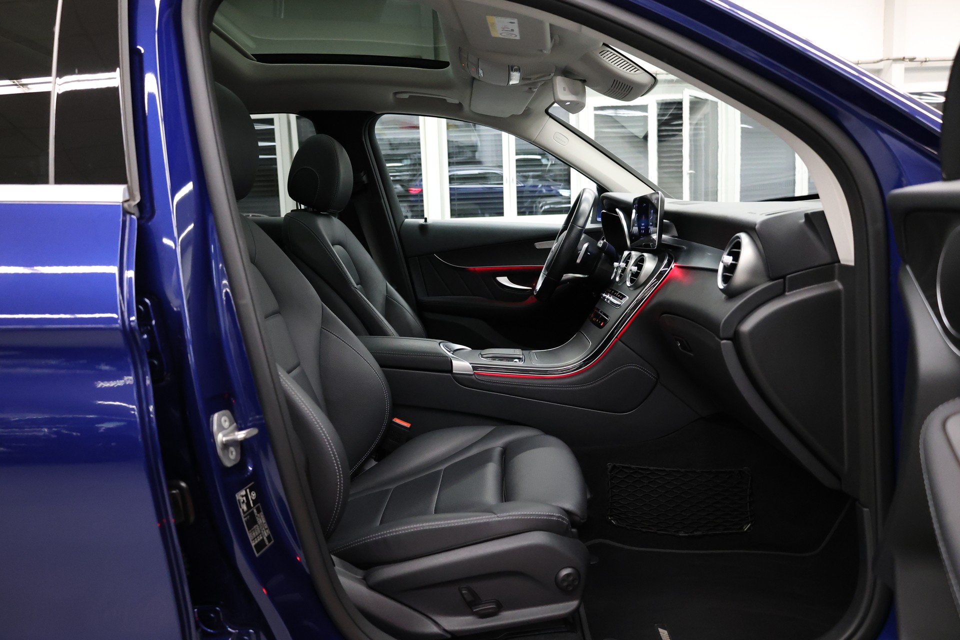 MERCEDES-BENZ GLC 220 d AMG Line 4m-image-14