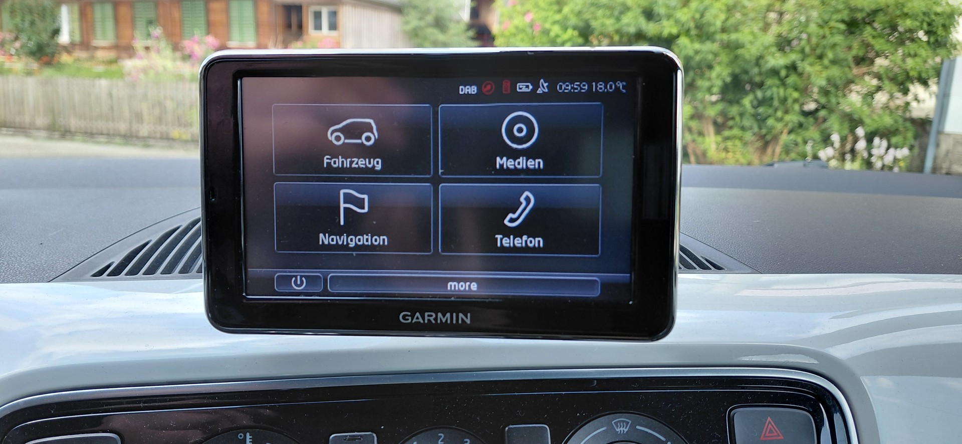 VW Up 1.0 BMT club up-image-12
