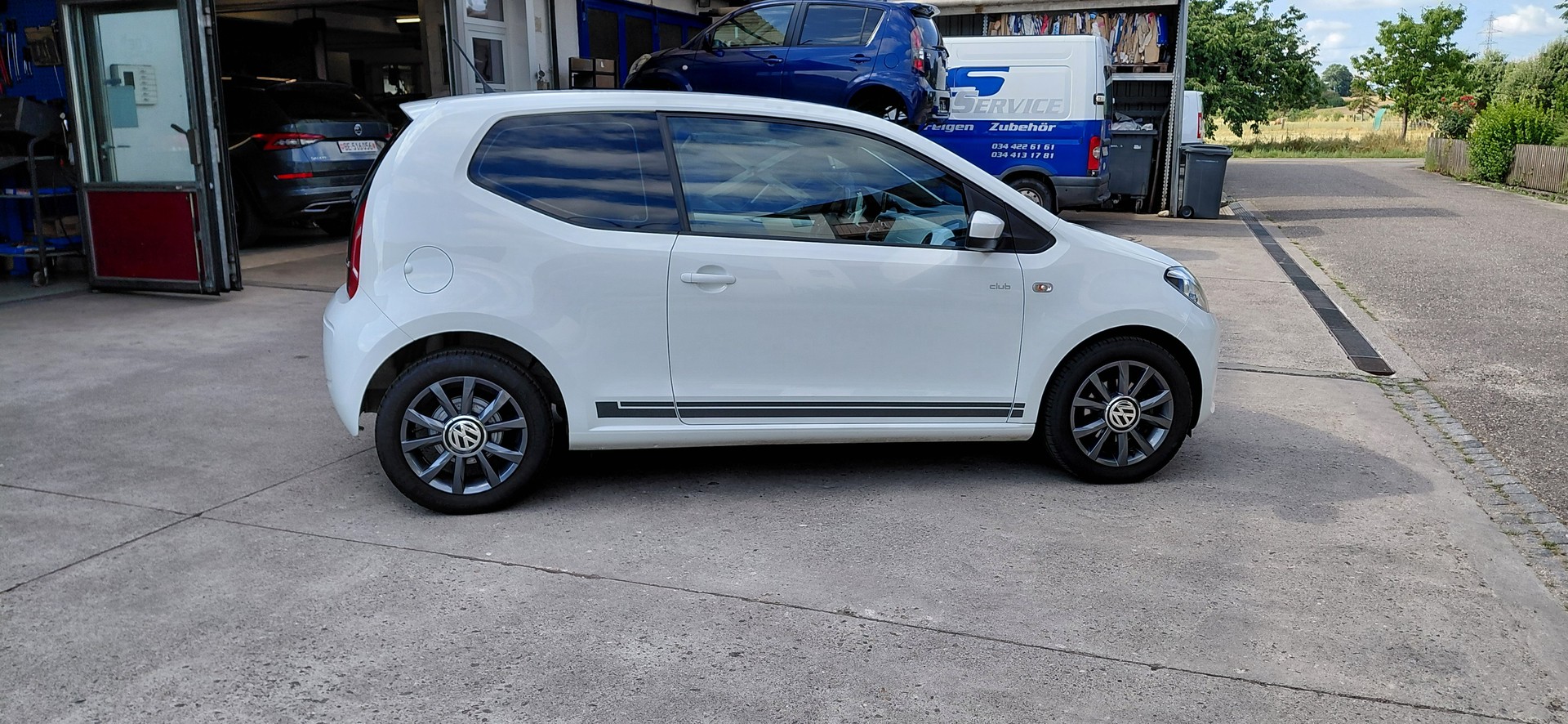 VW Up 1.0 BMT club up-image-5