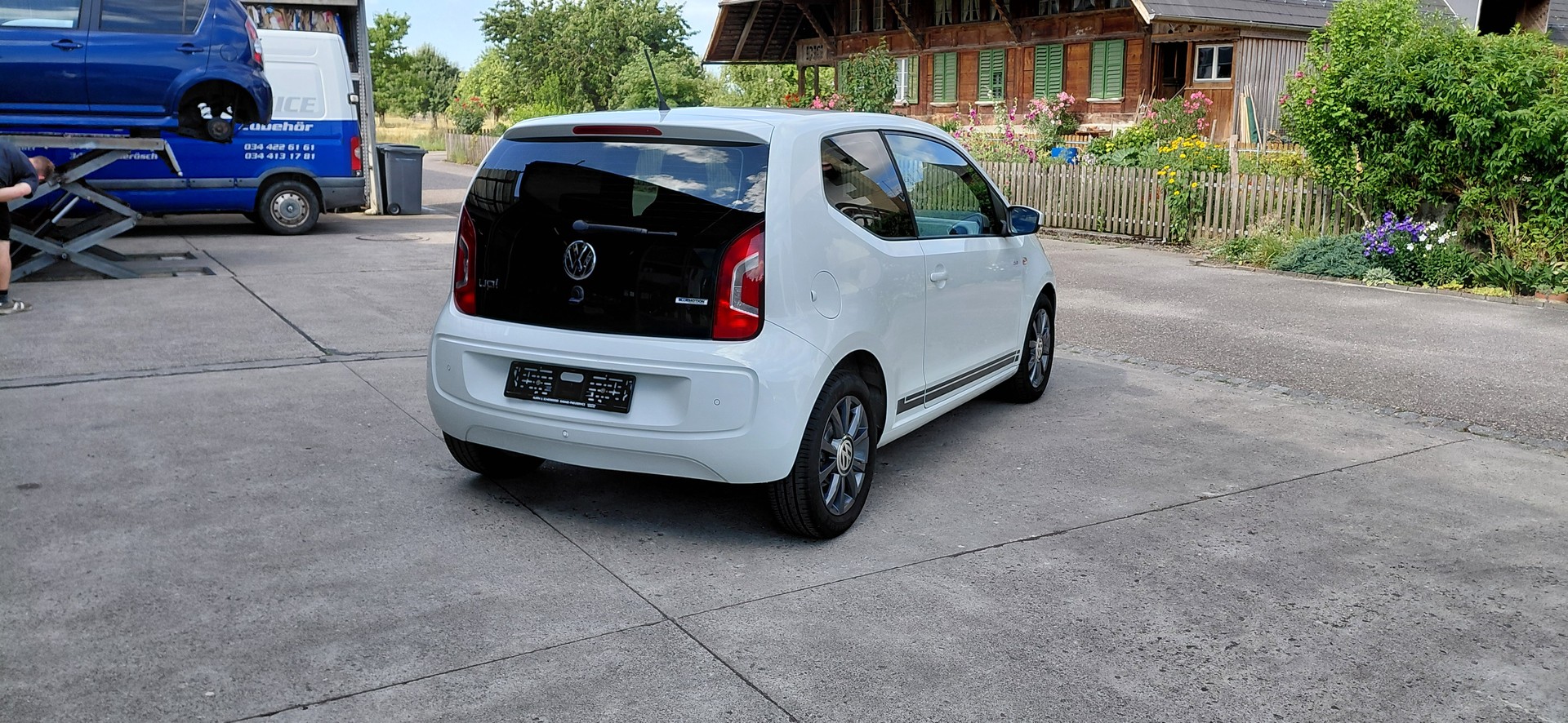 VW Up 1.0 BMT club up-image-4