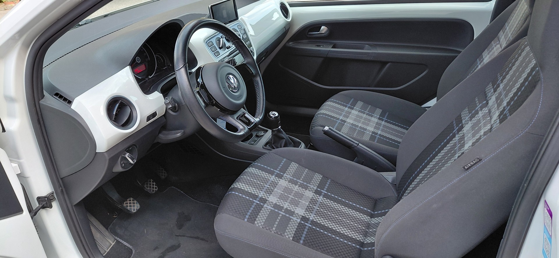 VW Up 1.0 BMT club up-image-7