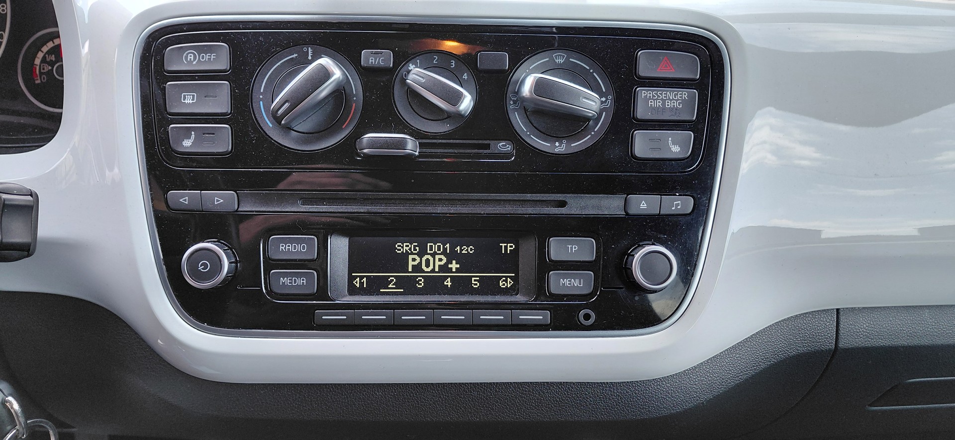 VW Up 1.0 BMT club up-image-11