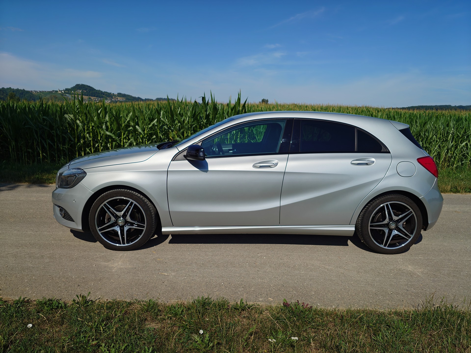 MERCEDES-BENZ A 200 Night Star-showroom-element-1