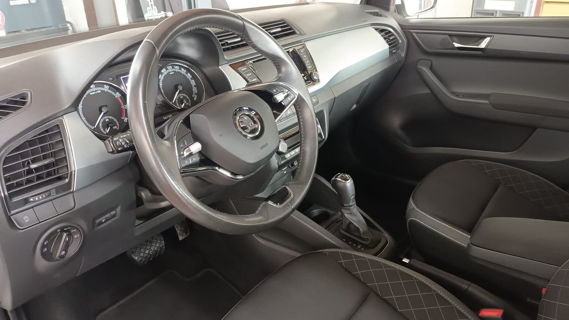 SKODA Fabia 1.0 TSI Ambition DSG-image-8