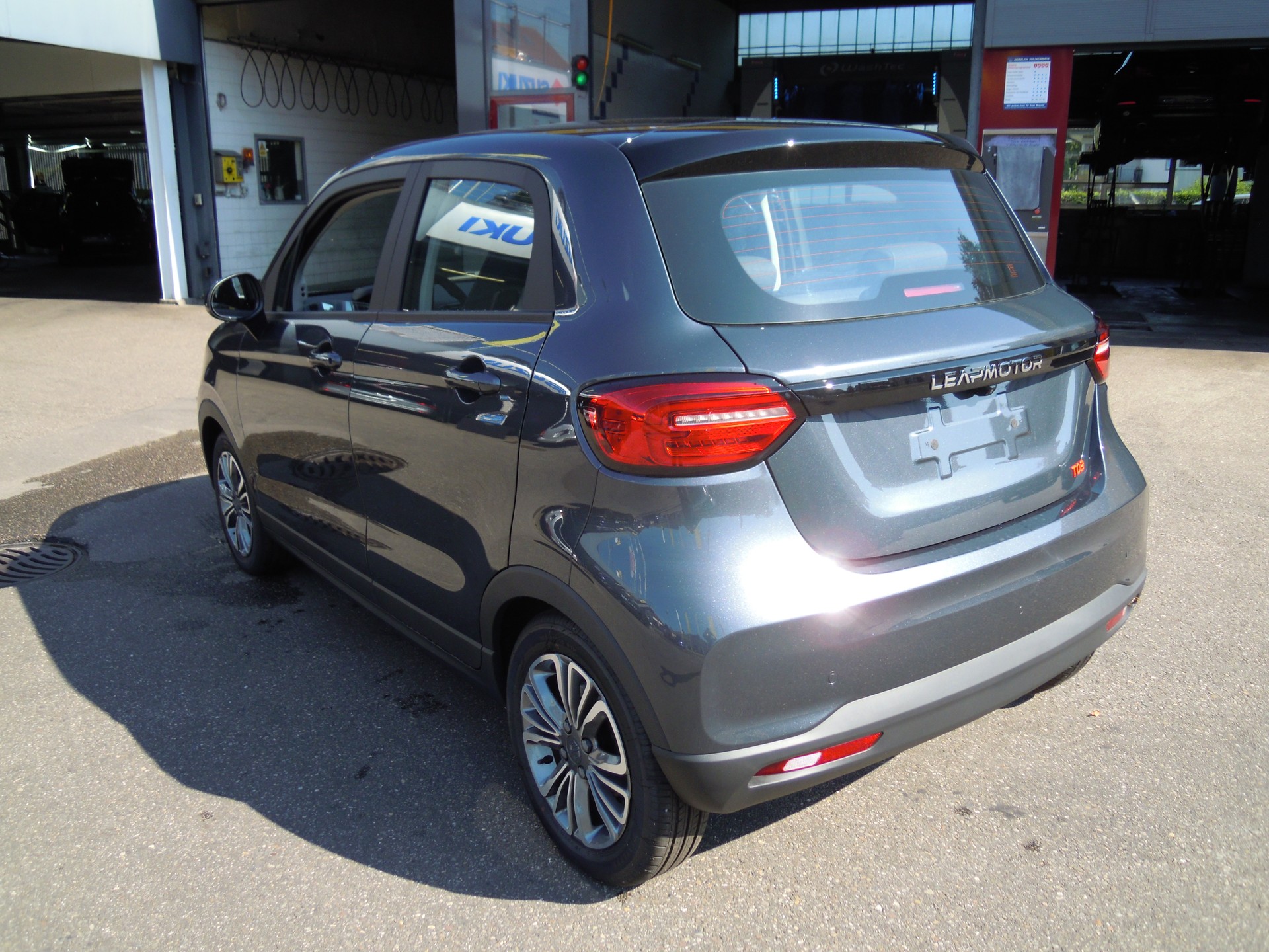 LEAPMOTOR T03 37kWh-showroom-element-1