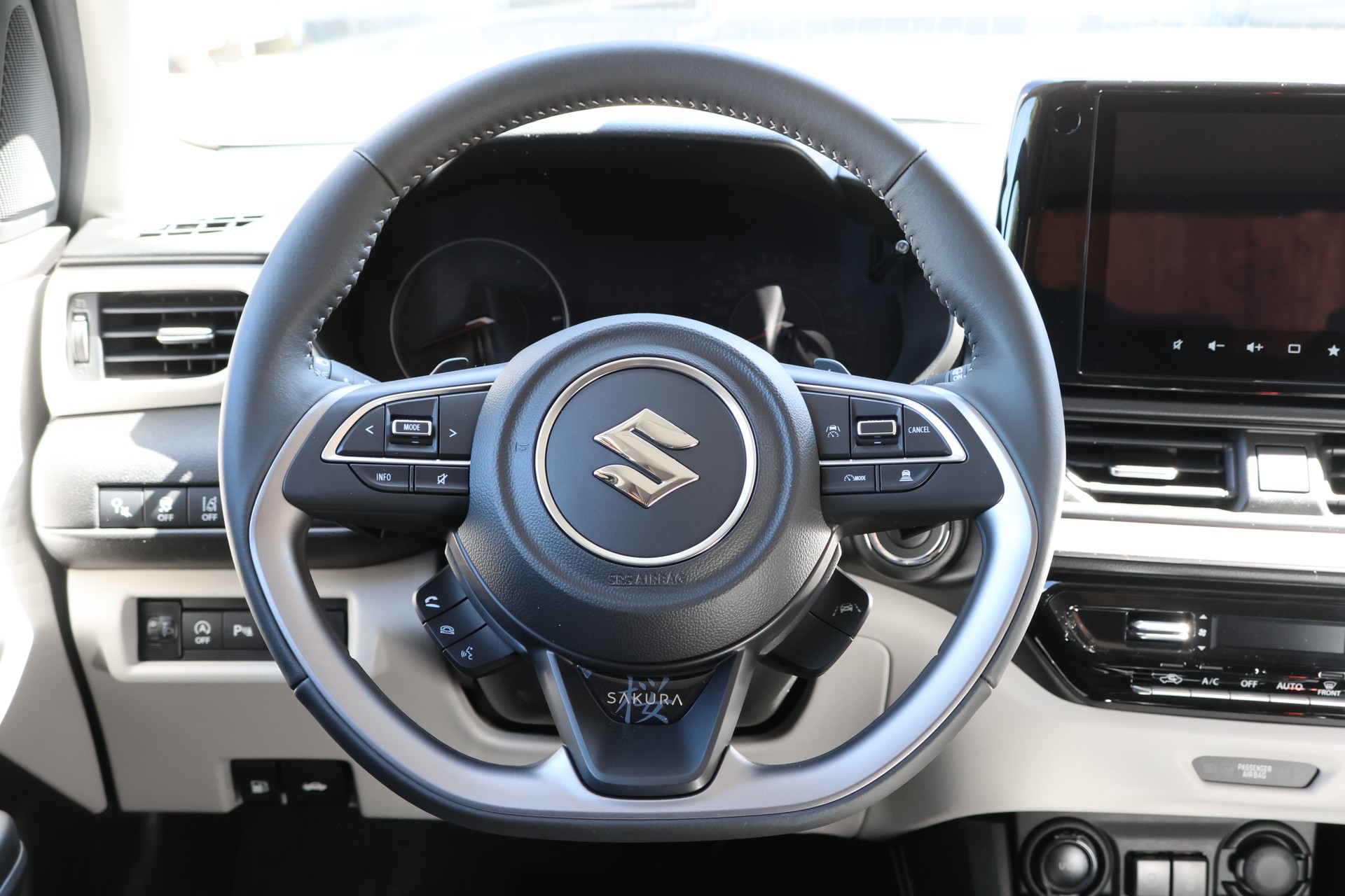 SUZUKI Swift 1.2 Sakura Top Hybrid Automat-image-5