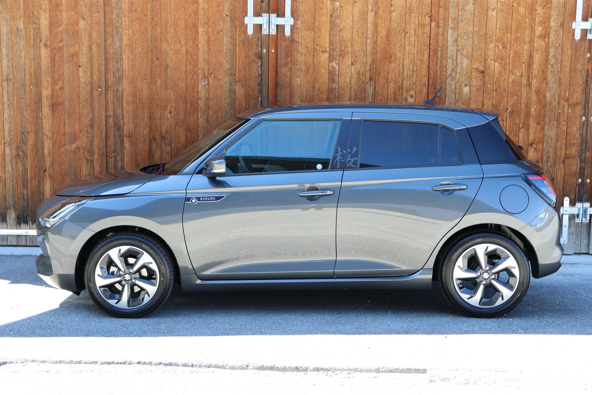 SUZUKI Swift 1.2 Sakura Top Hybrid Automat-showroom-element-1