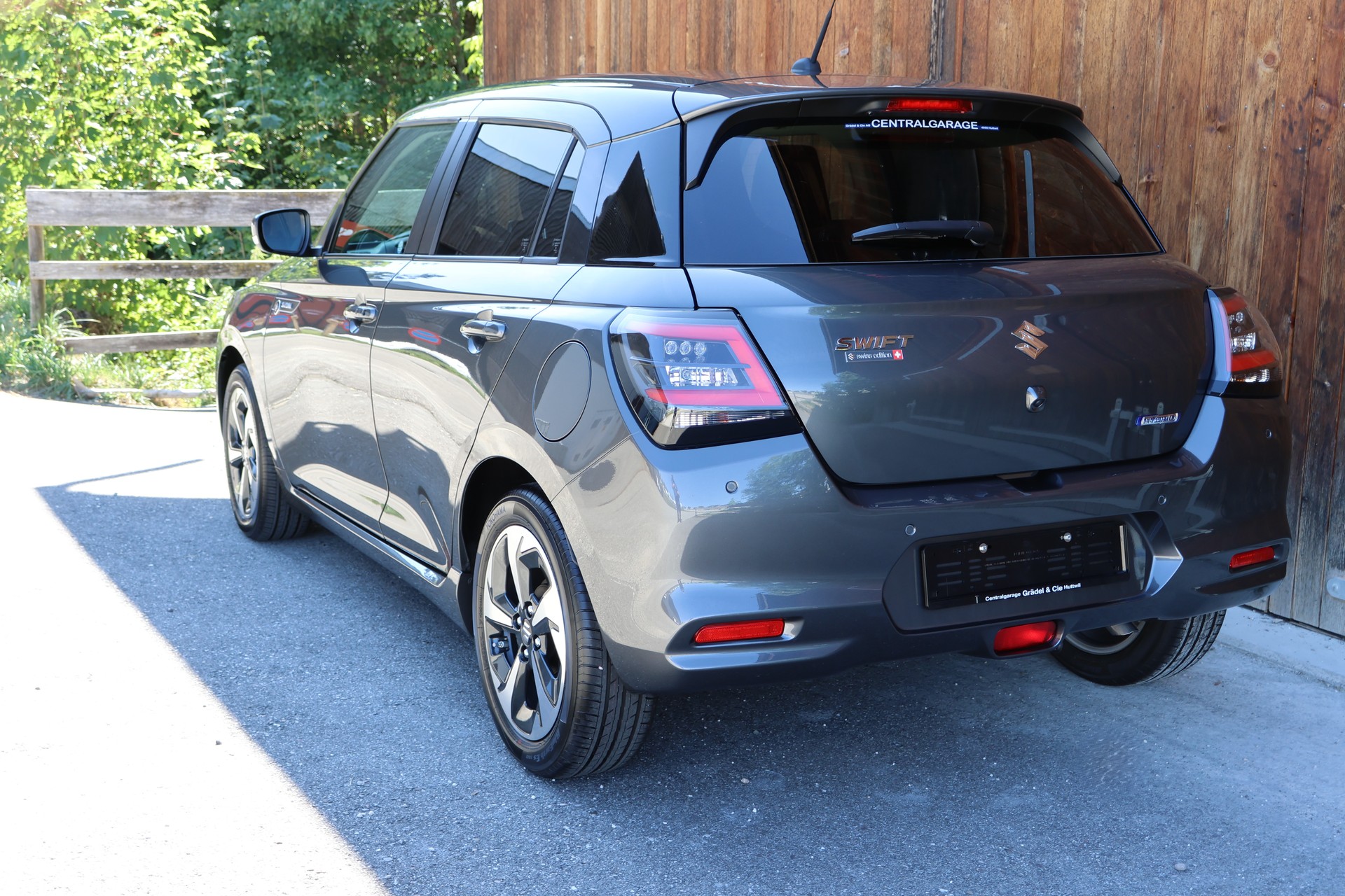 SUZUKI Swift 1.2 Sakura Top Hybrid Automat-showroom-element-2