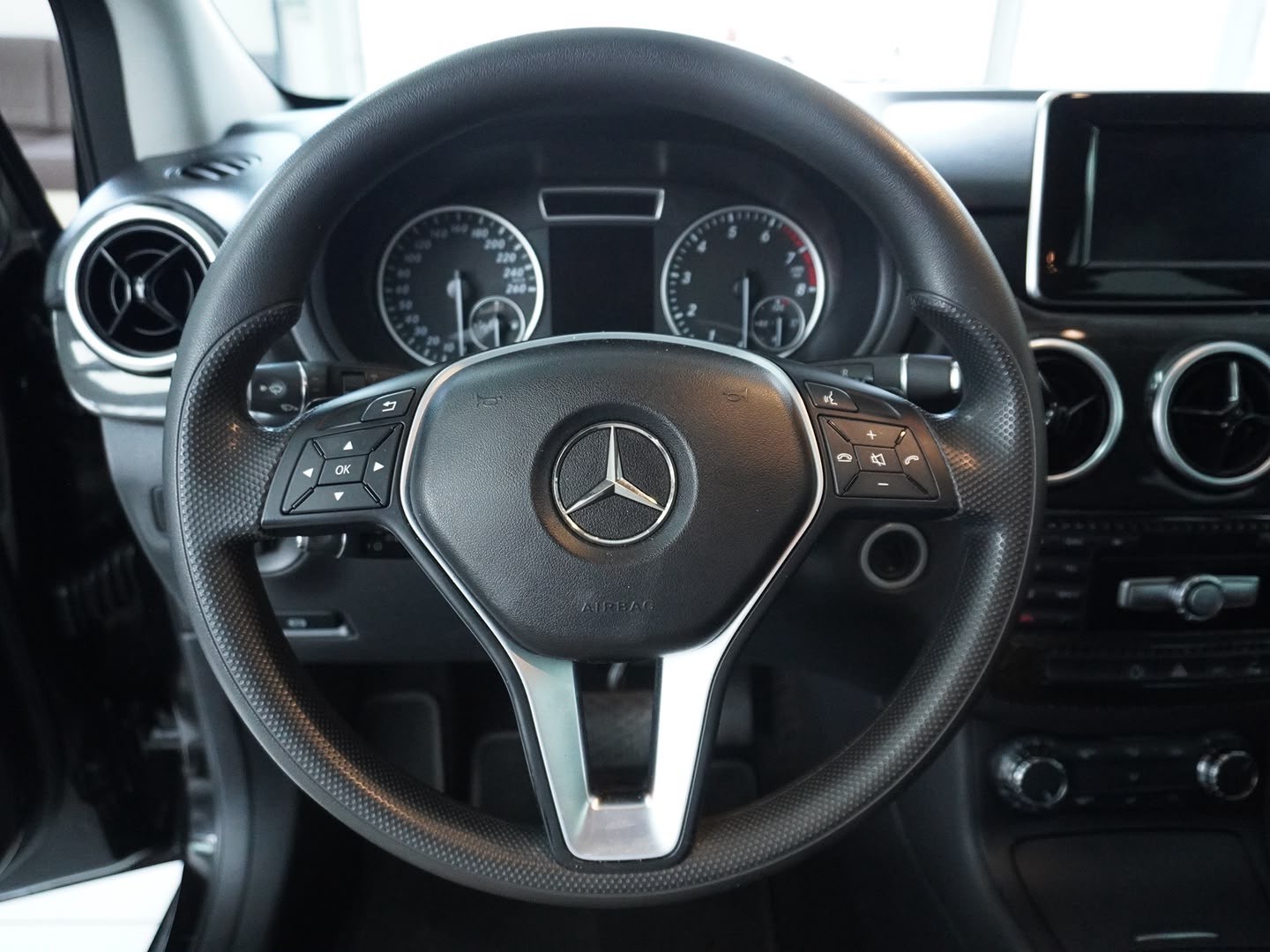 MERCEDES-BENZ B 220 4Matic 7G-DCT-image-7