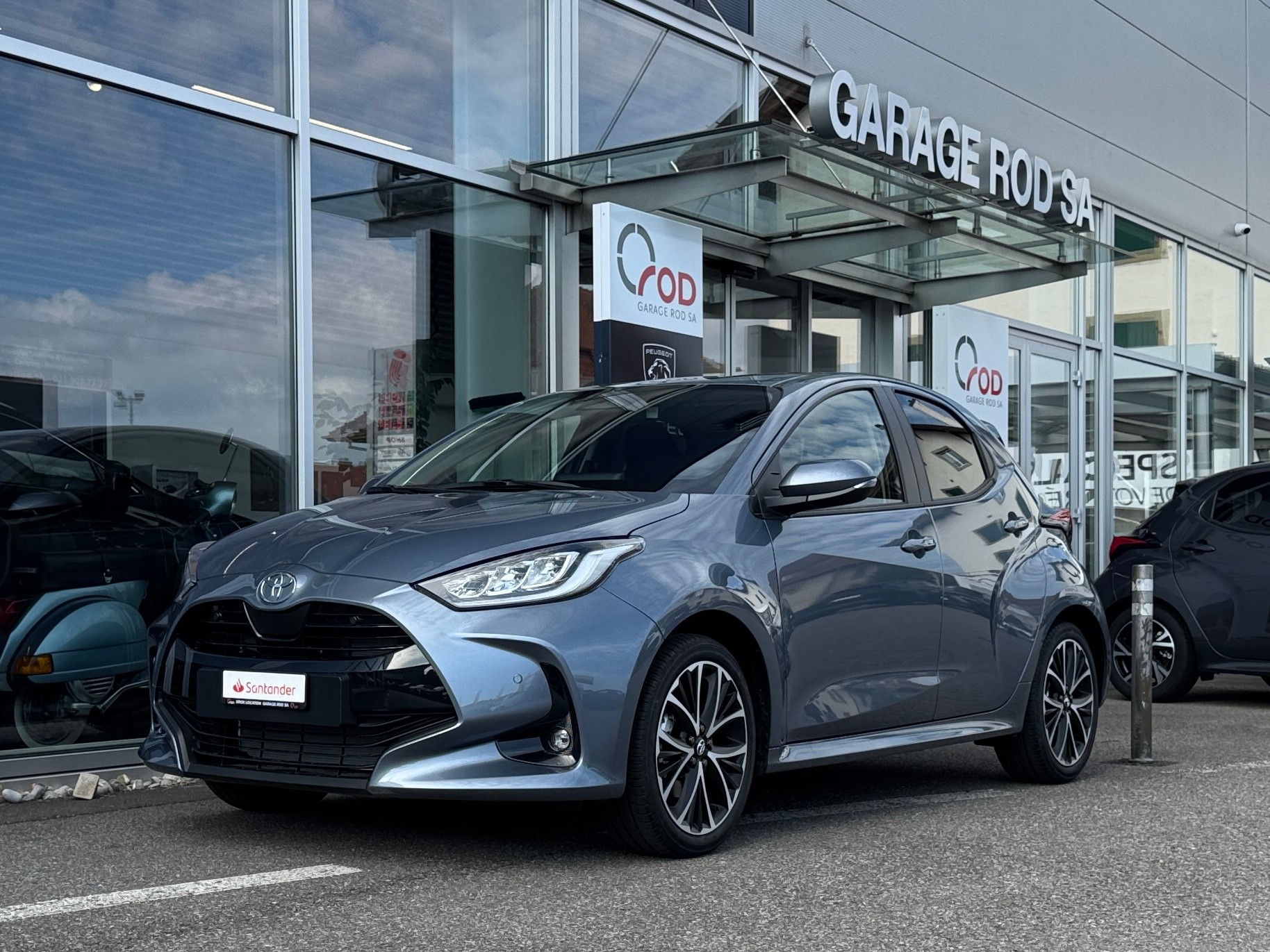 TOYOTA Yaris 1.5 Trend e-CVT-showroom-element-1
