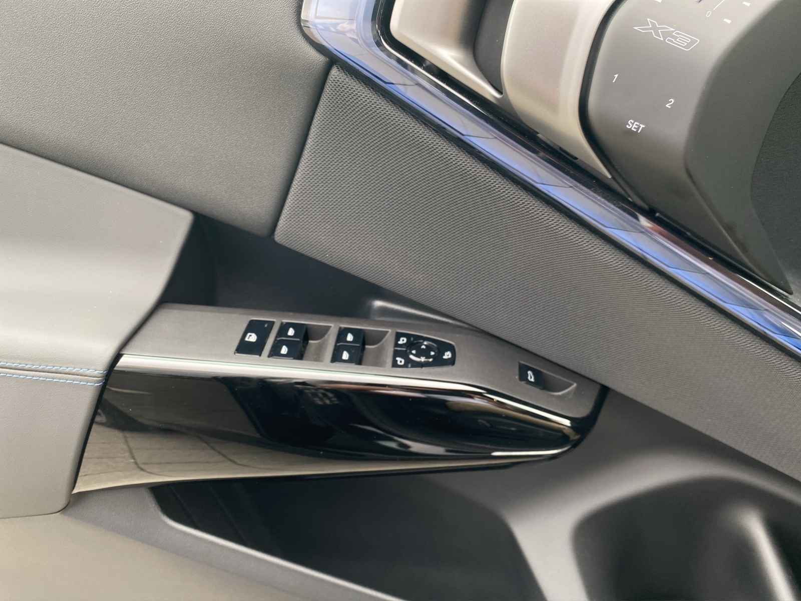 BMW X3 M50i-image-19