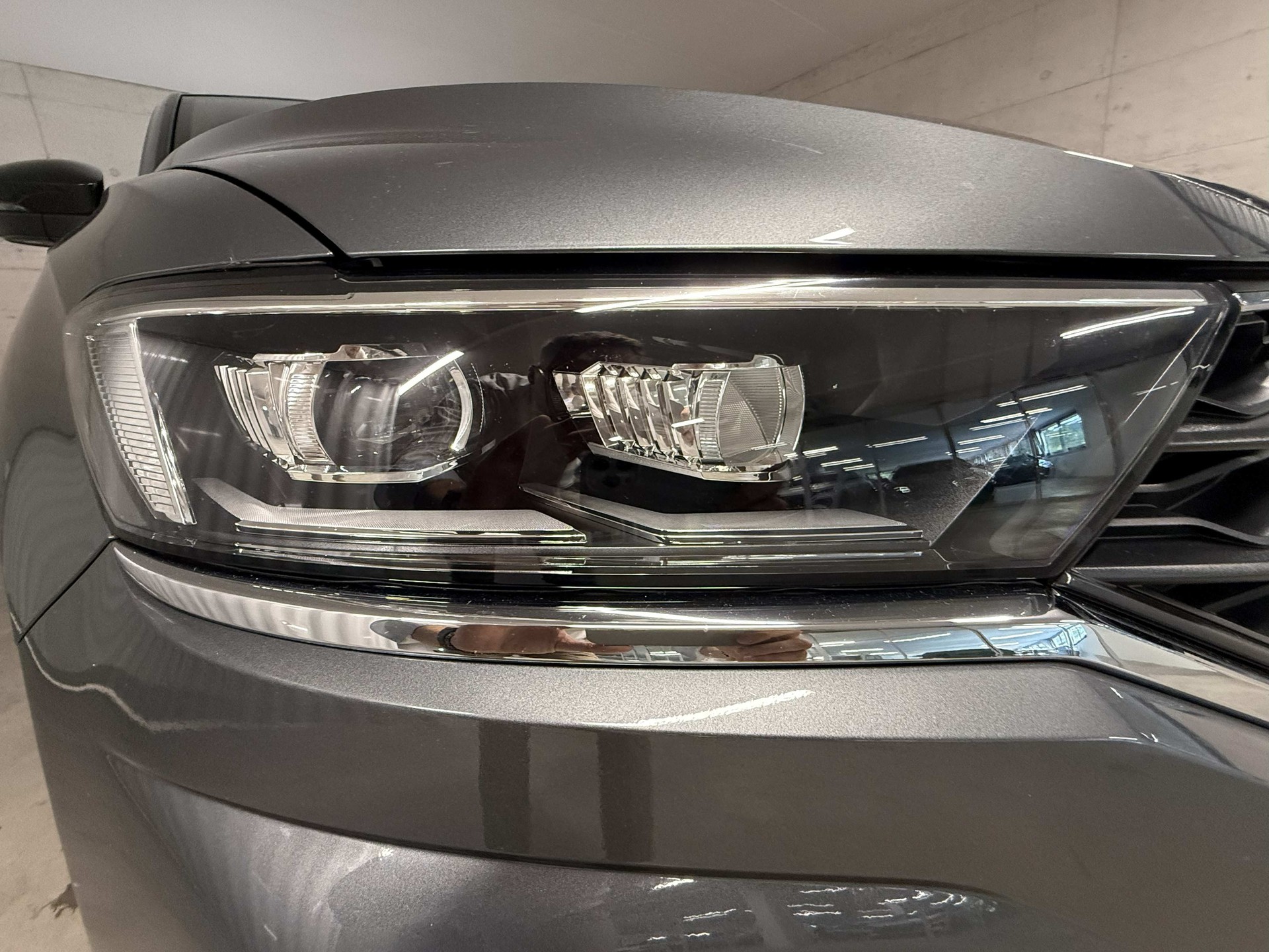 VW T-Roc 1.5 TSI EVO Sport DSG 4Motion-image-5