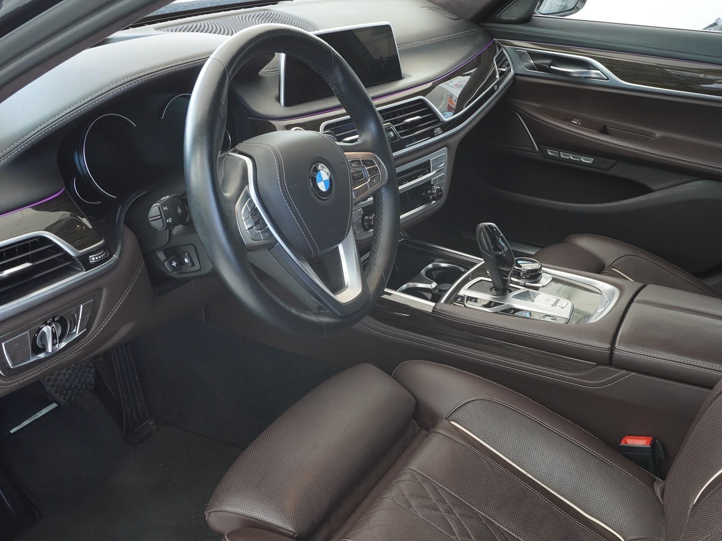 BMW 740e iPerformance Steptronic-showroom-element-2