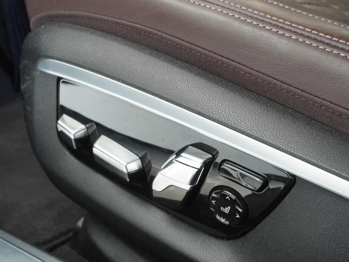 BMW 740e iPerformance Steptronic-image-11