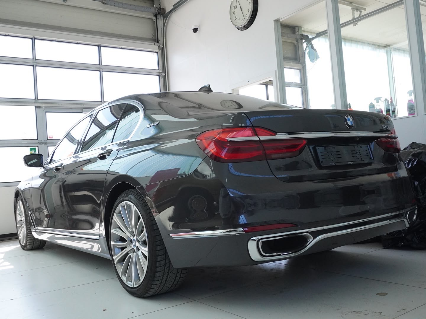 BMW 740e iPerformance Steptronic-showroom-element-1