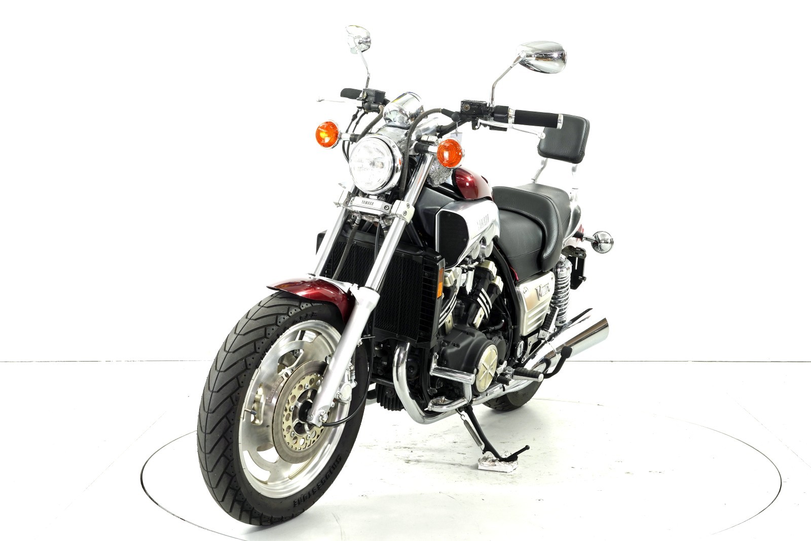 YAMAHA Egli Vmax-showroom-element-2