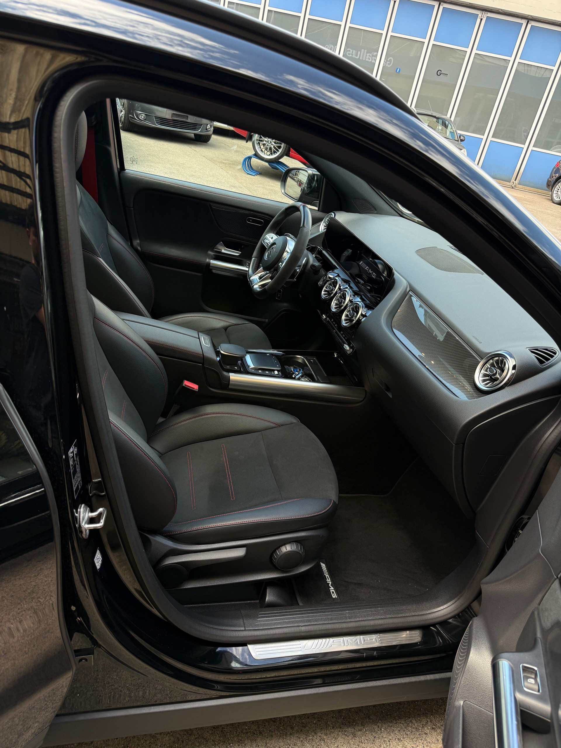 MERCEDES-BENZ GLA 45 AMG 4Matic+ 8G-Speedshift DCT-image-10