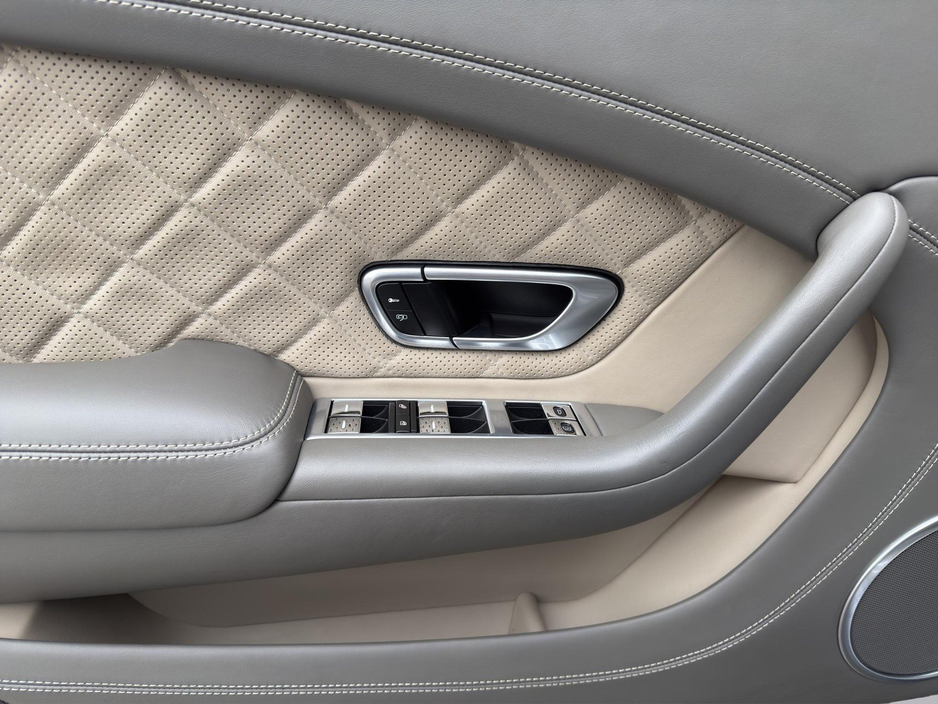 BENTLEY Continental GT 4.0 V8 S-image-11