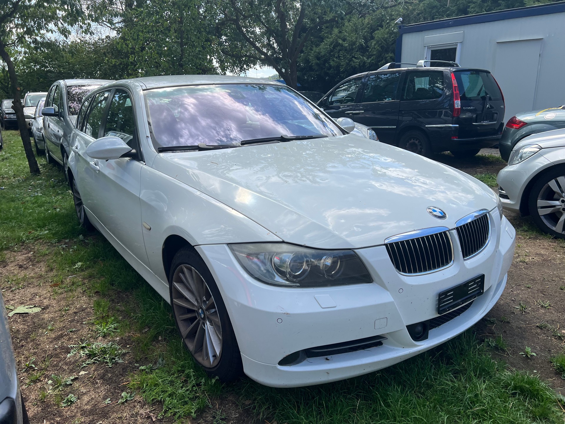 BMW 330xd Touring-image-1