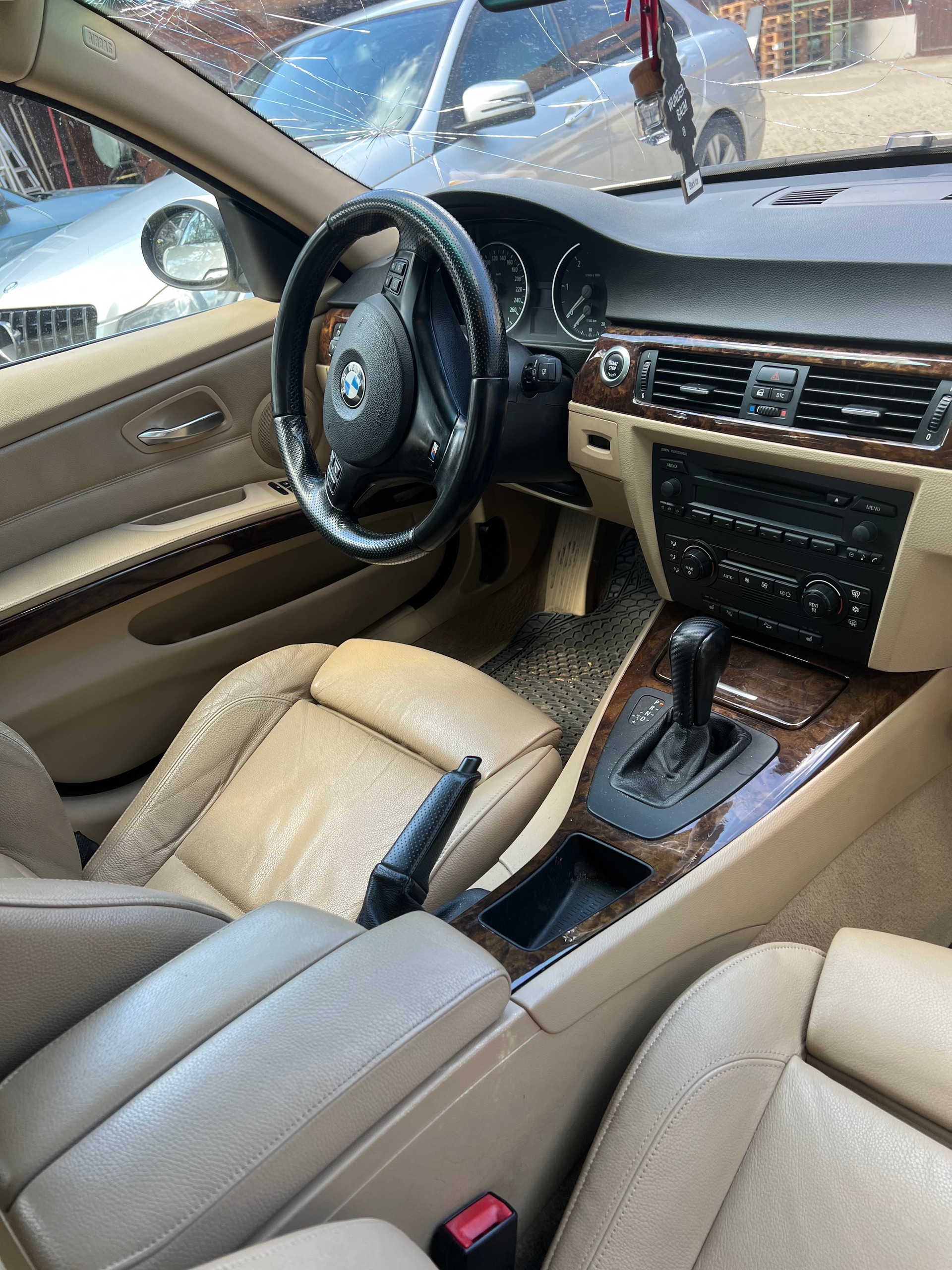 BMW 330xd Touring-image-6