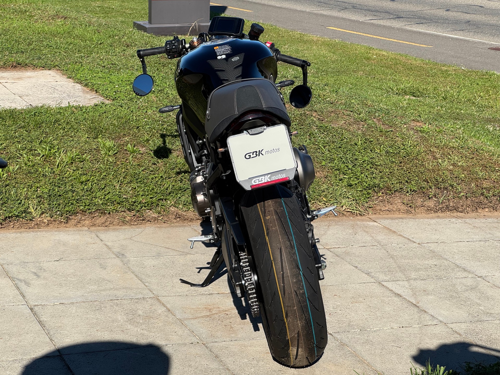 YAMAHA XSR 900-image-2