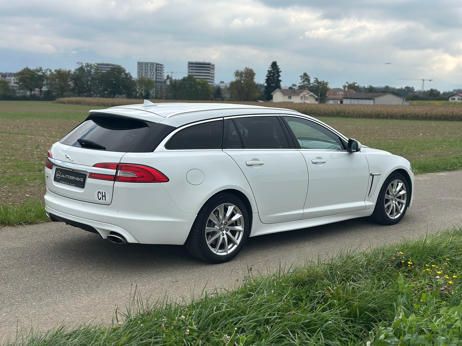 JAGUAR XF Sportbrake 3.0d V6 Luxury-image-11