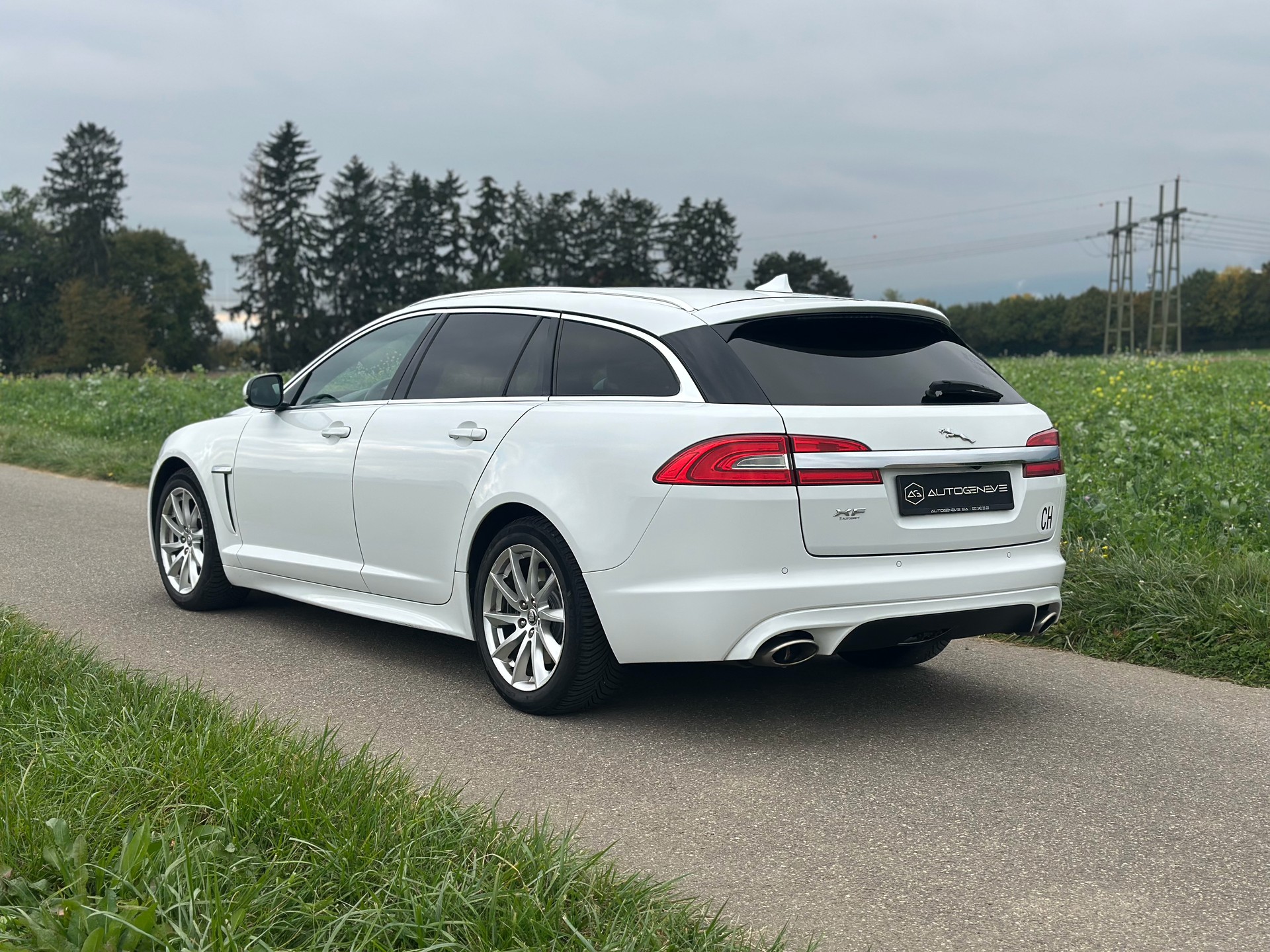 JAGUAR XF Sportbrake 3.0d V6 Luxury-image-9