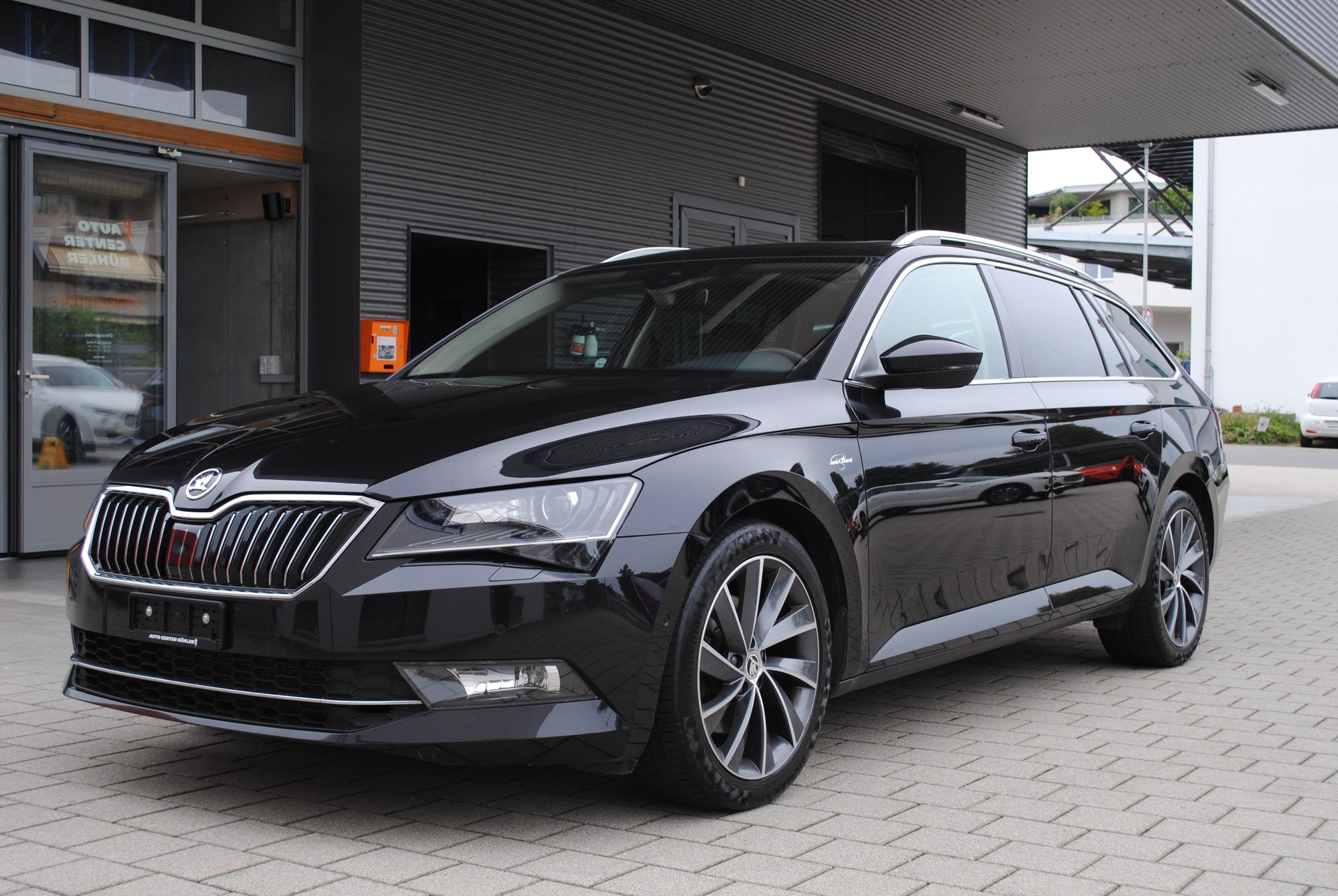 SKODA Superb Combi 2.0 TDi L&K 4x4 DSG-showroom-element-2