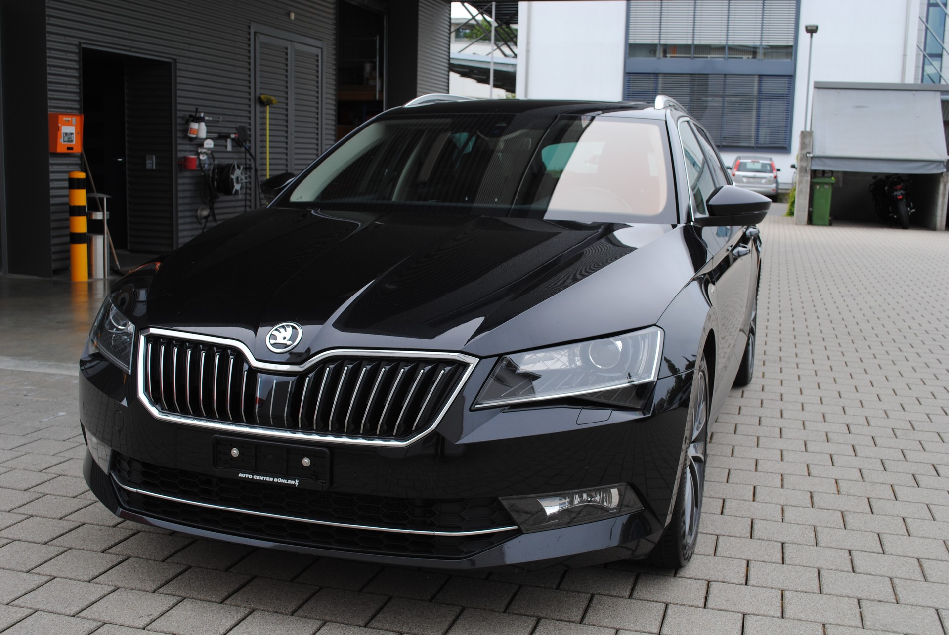 SKODA Superb Combi 2.0 TDi L&K 4x4 DSG-showroom-element-1